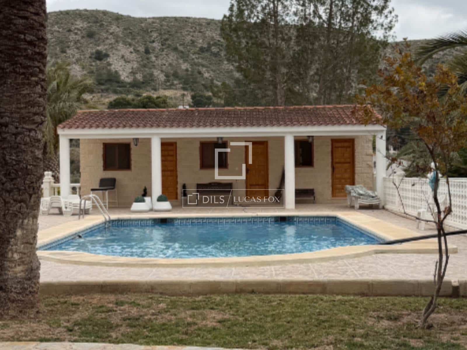 13 sypialnia Finka/Dom wiejski na sprzedaż w Elda z basenem garażem - 980 000 € (Ref: 9815004)