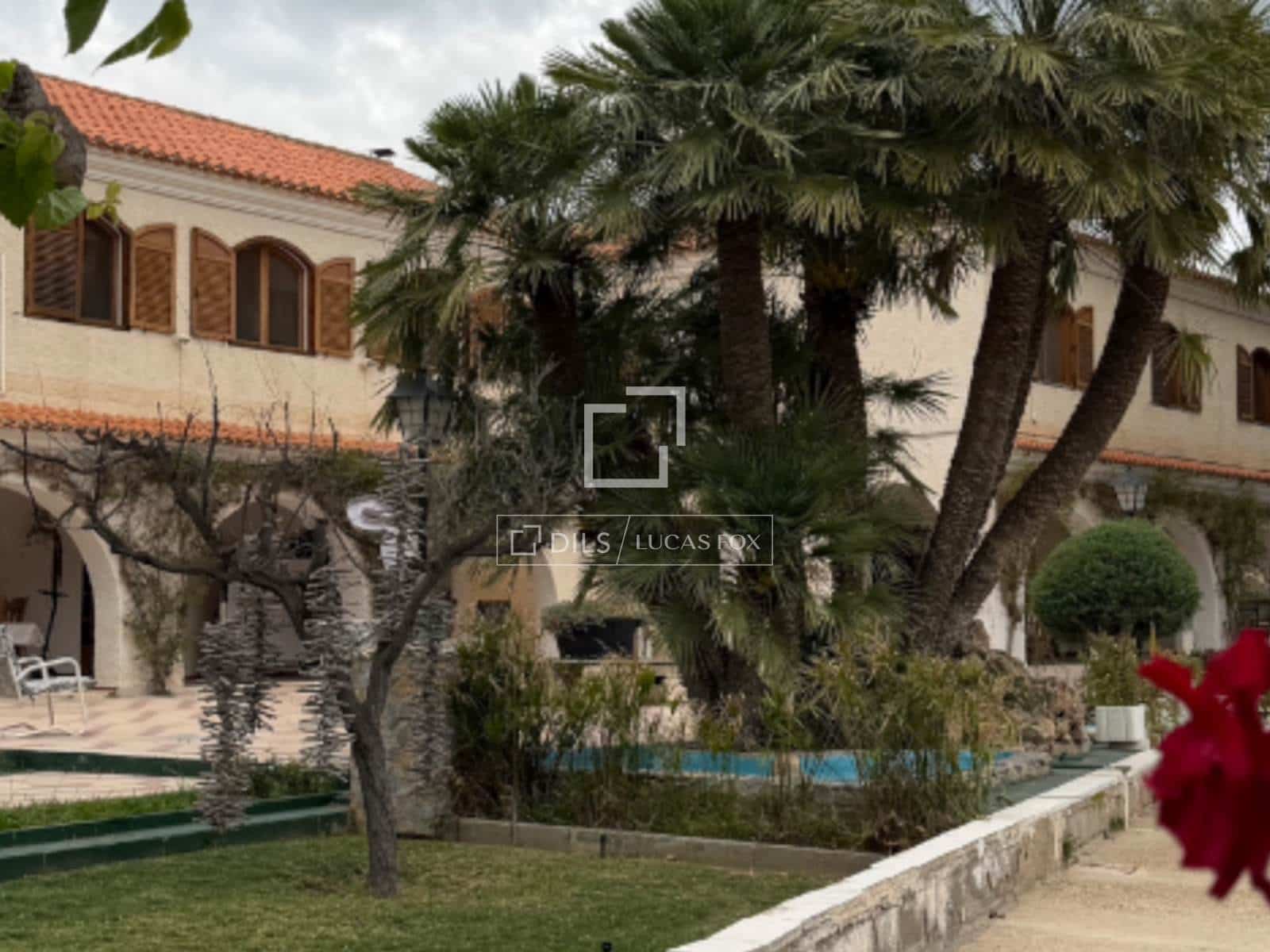 13 sypialnia Finka/Dom wiejski na sprzedaż w Elda z basenem garażem - 980 000 € (Ref: 9815004)
