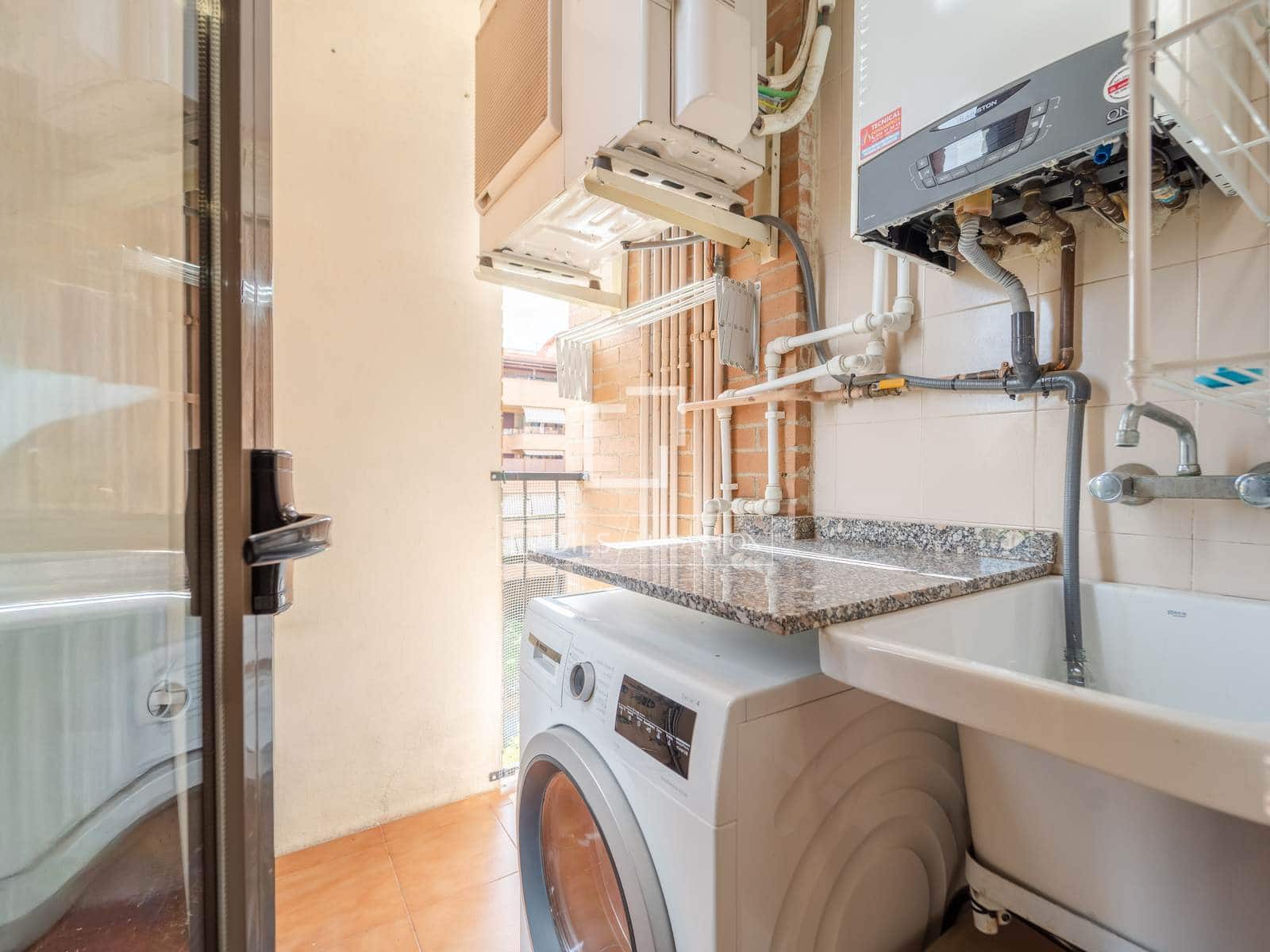 Apartamento de 3 habitaciones en València ciudad en alquiler con piscina garaje - 2.700 € (Ref: 9815005)