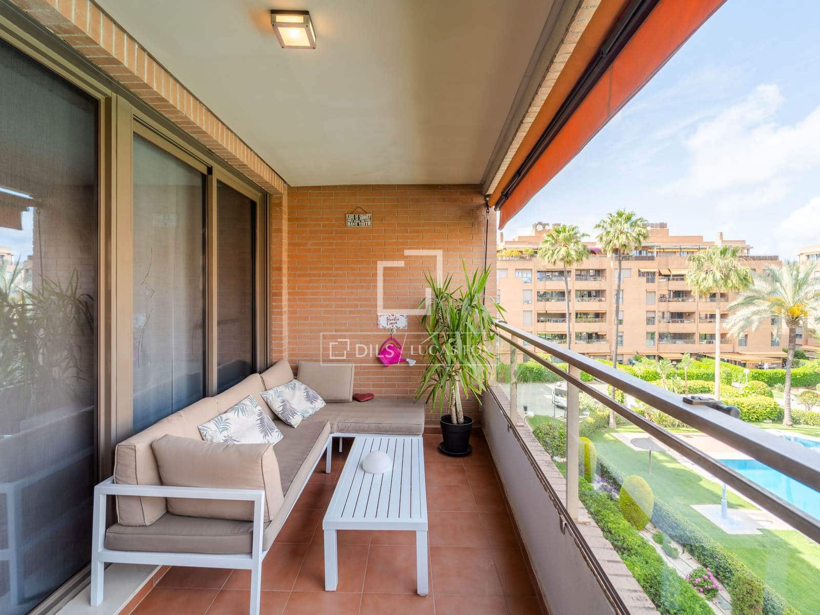 Apartamento de 3 habitaciones en València ciudad en alquiler con piscina garaje - 2.700 € (Ref: 9815005)