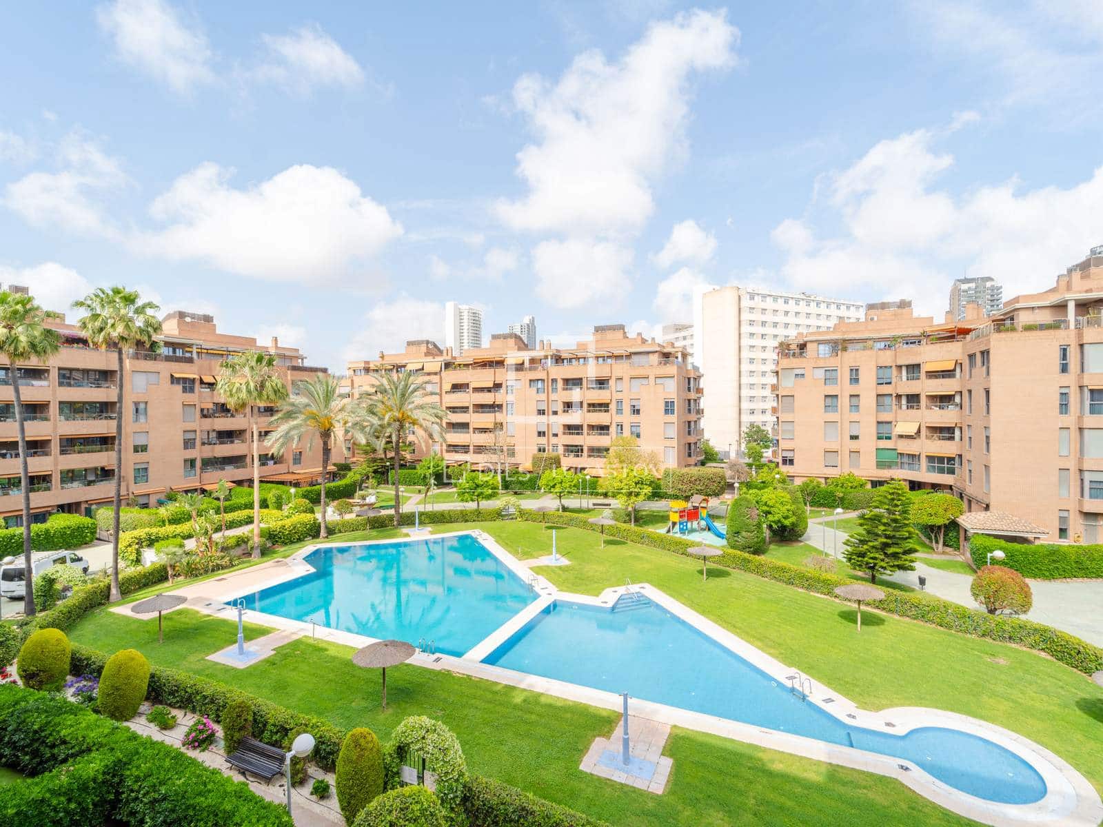 Apartamento de 3 habitaciones en València ciudad en alquiler con piscina garaje - 2.700 € (Ref: 9815005)