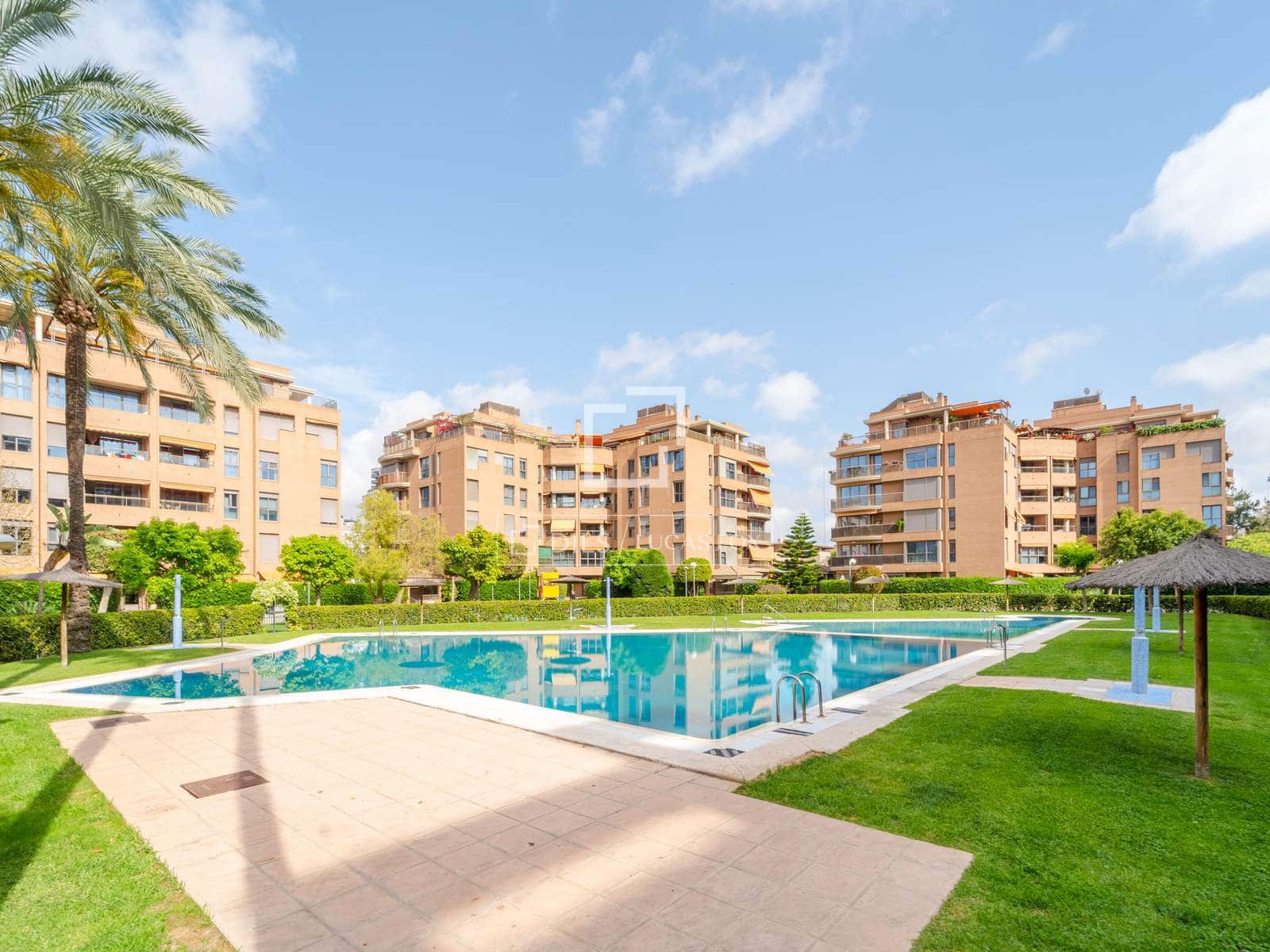 Apartamento de 3 habitaciones en València ciudad en alquiler con piscina garaje - 2.700 € (Ref: 9815005)