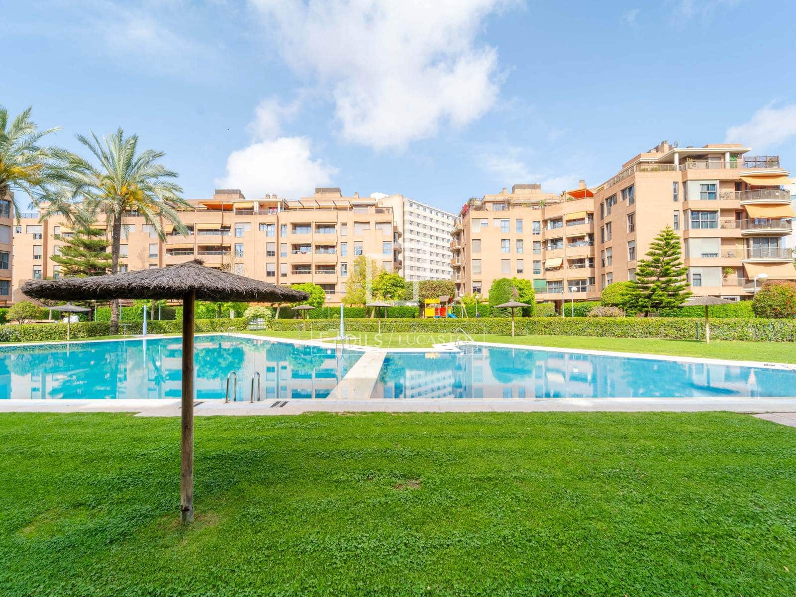 Apartamento de 3 habitaciones en València ciudad en alquiler con piscina garaje - 2.700 € (Ref: 9815005)