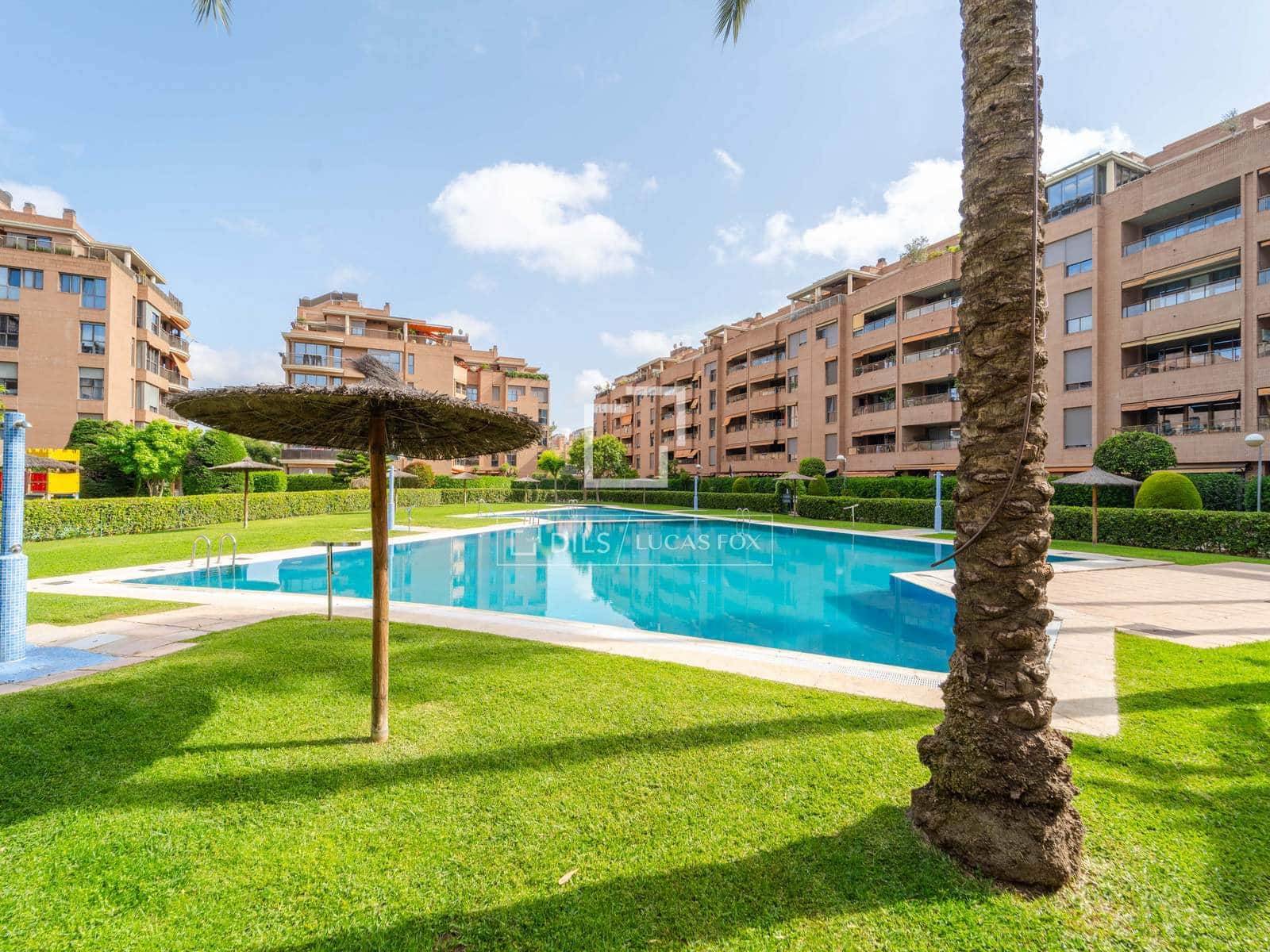 Apartamento de 3 habitaciones en València ciudad en alquiler con piscina garaje - 2.700 € (Ref: 9815005)