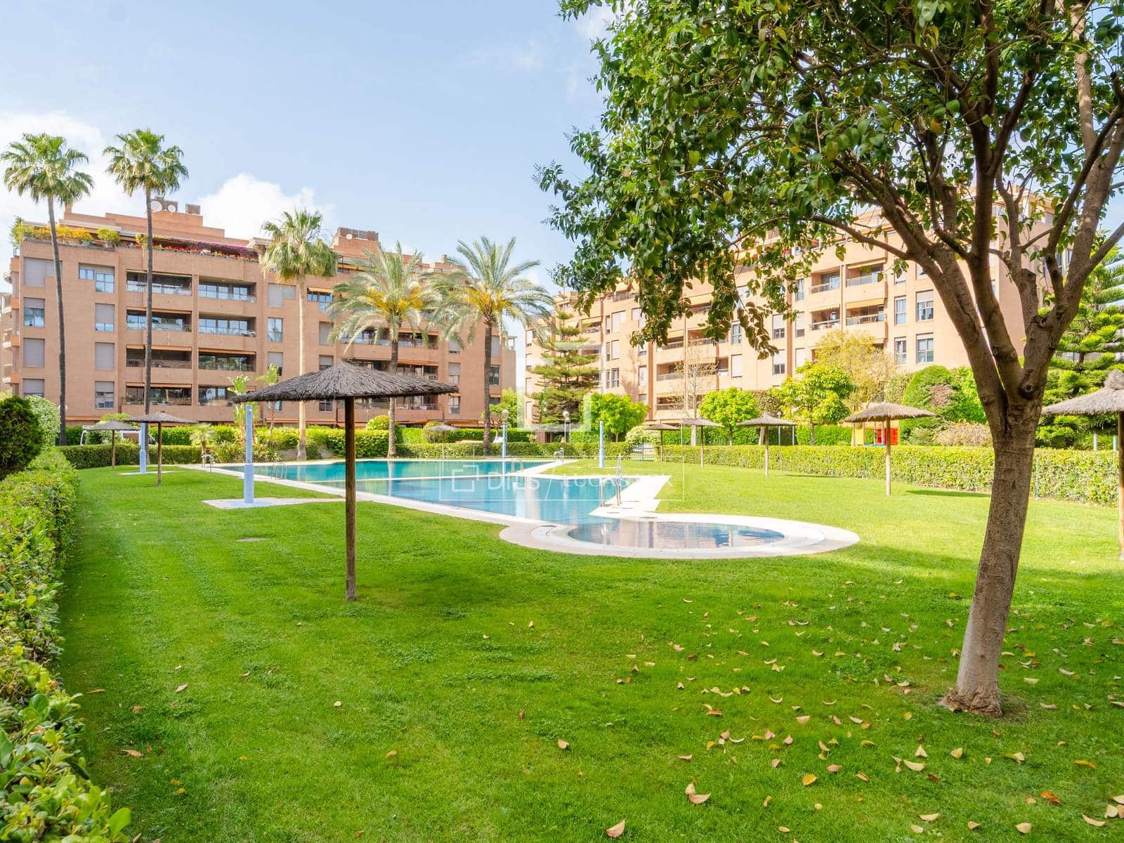 Apartamento de 3 habitaciones en València ciudad en alquiler con piscina garaje - 2.700 € (Ref: 9815005)