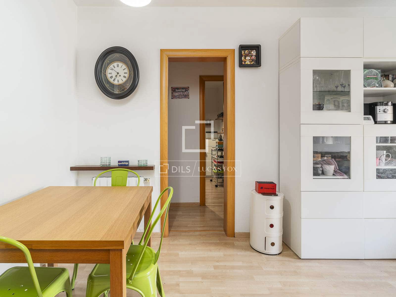 4 bedroom Apartment for sale in Barcelona city - € 585,000 (Ref: 9815006)