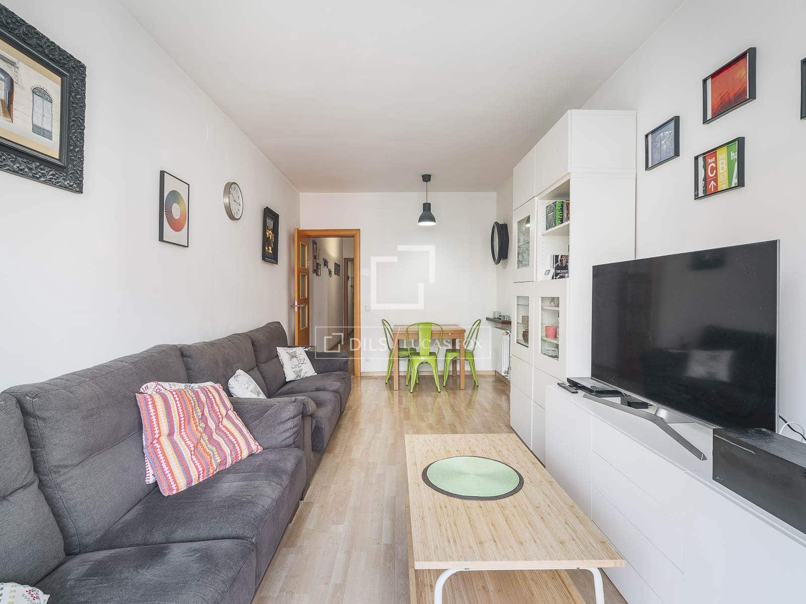 4 bedroom Apartment for sale in Barcelona city - € 585,000 (Ref: 9815006)