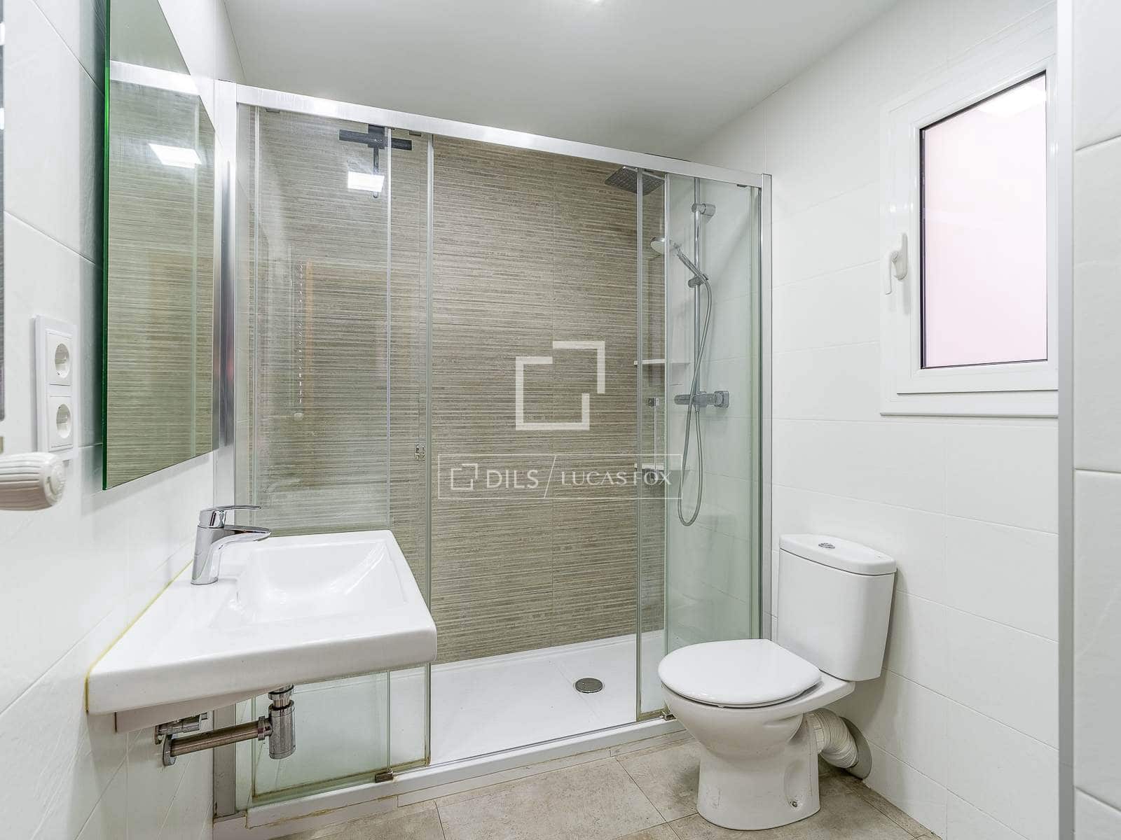 4 bedroom Apartment for sale in Barcelona city - € 585,000 (Ref: 9815006)