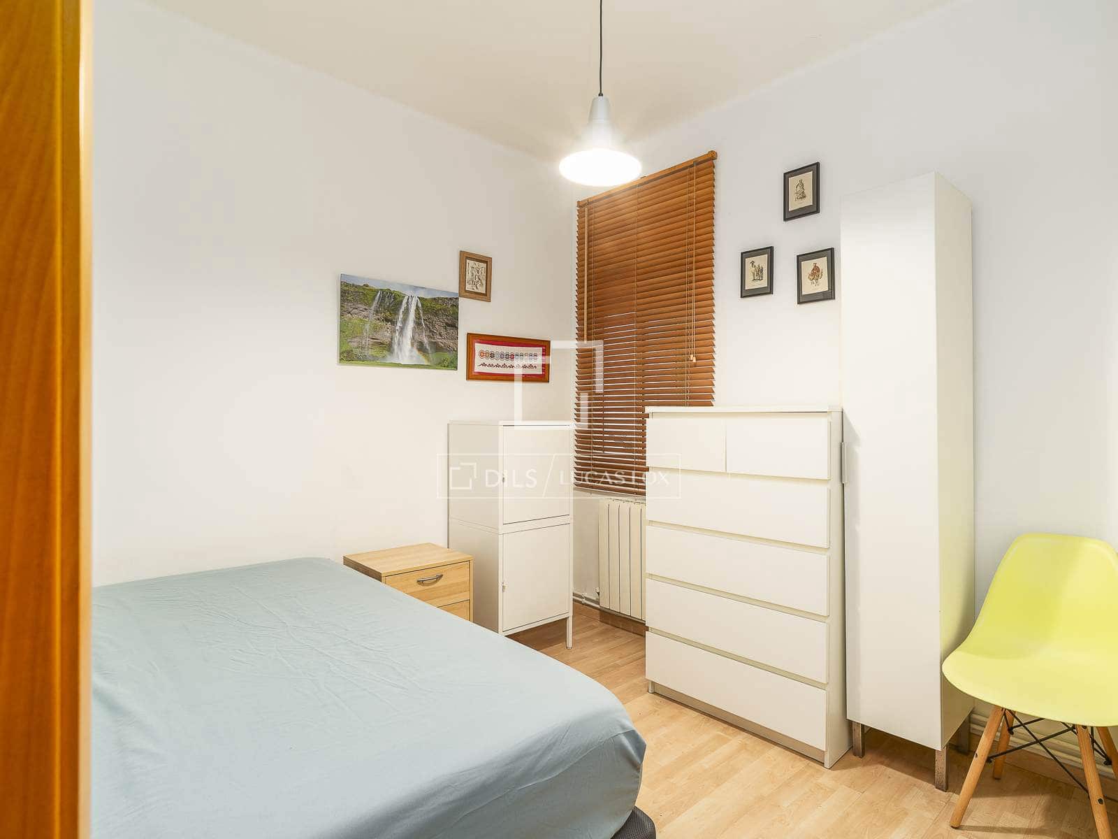 4 bedroom Apartment for sale in Barcelona city - € 585,000 (Ref: 9815006)