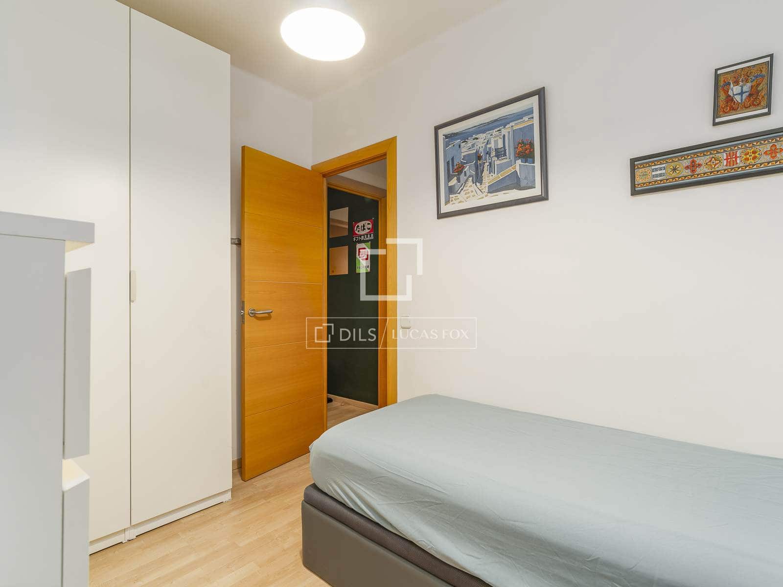 4 bedroom Apartment for sale in Barcelona city - € 585,000 (Ref: 9815006)