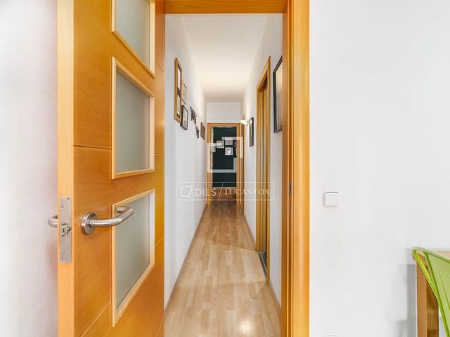 4 bedroom Apartment for sale in Barcelona city - € 585,000 (Ref: 9815006)