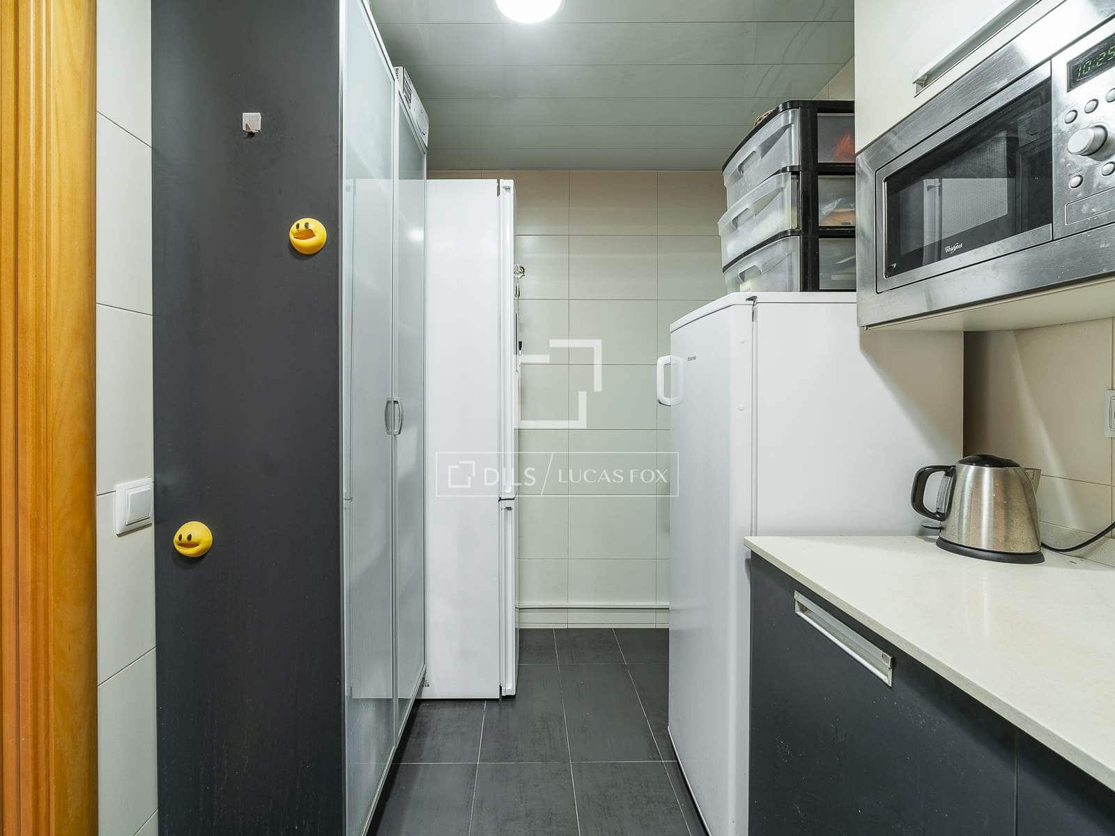 4 bedroom Apartment for sale in Barcelona city - € 585,000 (Ref: 9815006)