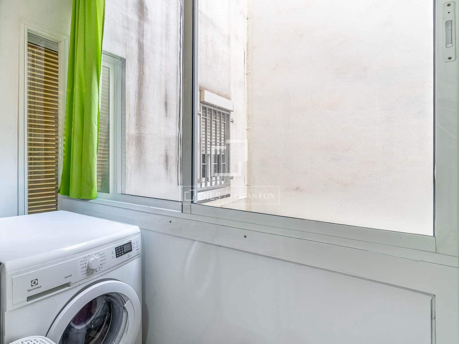 4 bedroom Apartment for sale in Barcelona city - € 585,000 (Ref: 9815006)