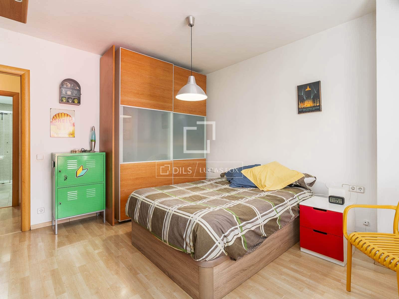 4 bedroom Apartment for sale in Barcelona city - € 585,000 (Ref: 9815006)