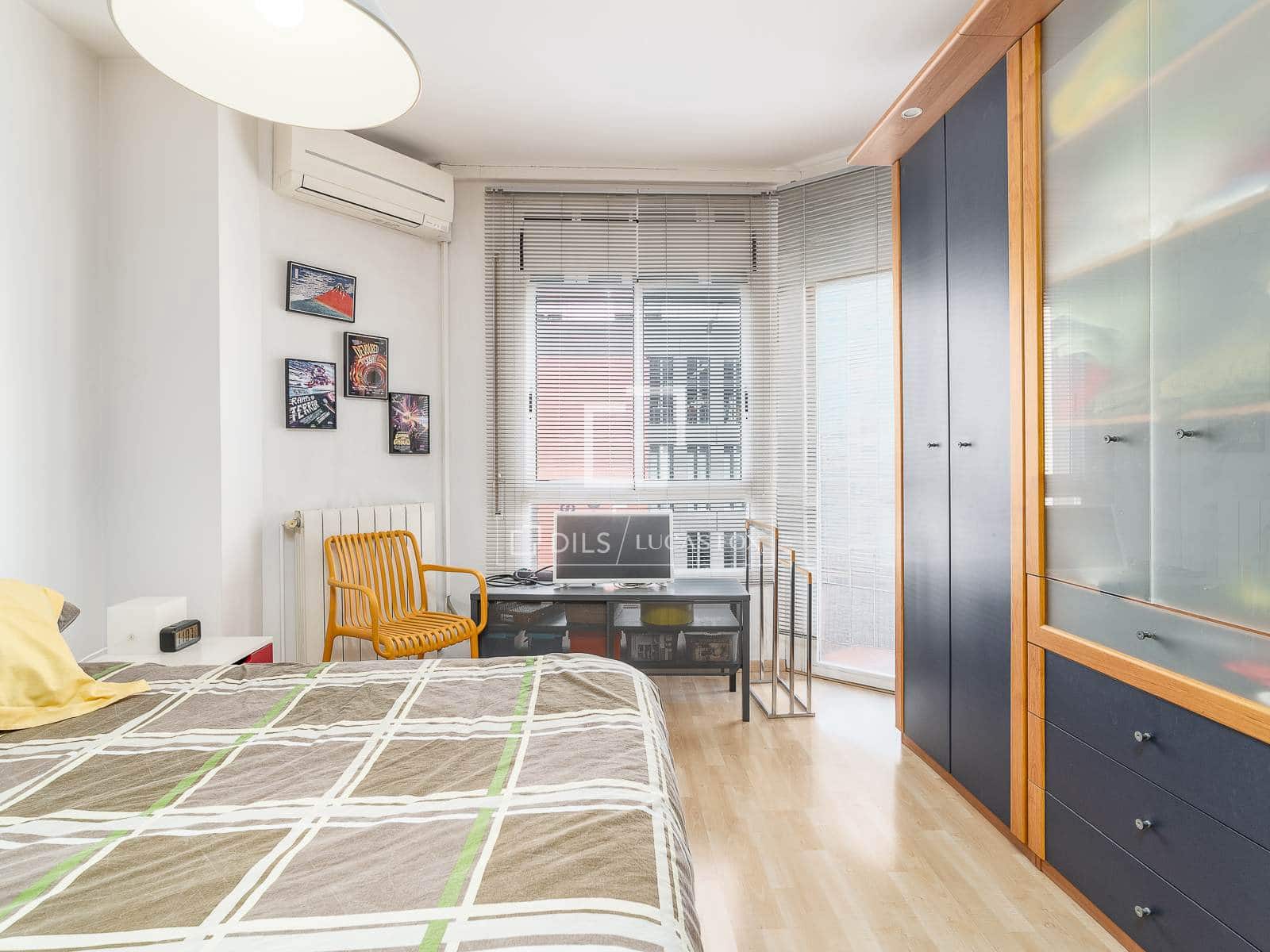 4 bedroom Apartment for sale in Barcelona city - € 585,000 (Ref: 9815006)