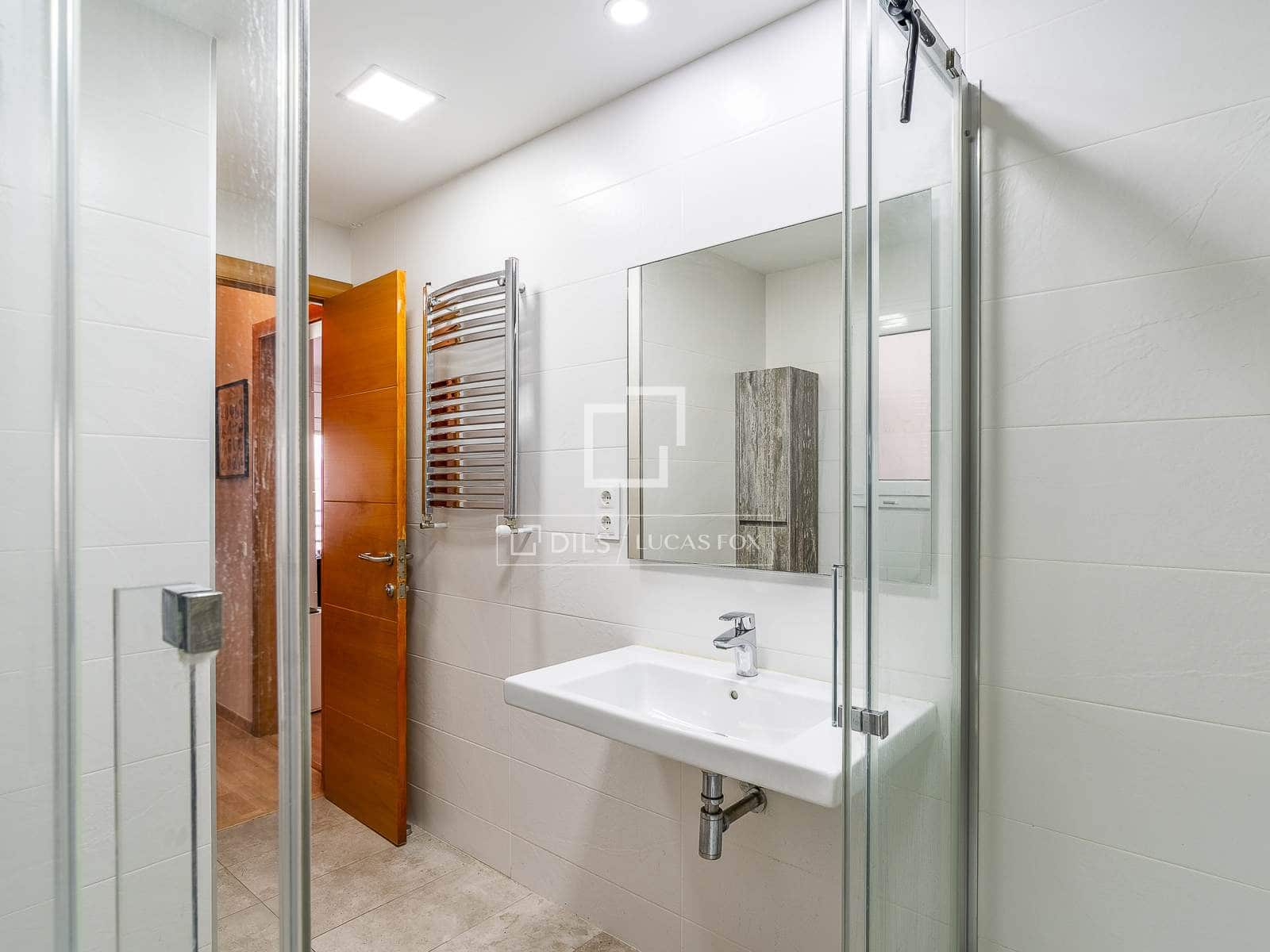 4 bedroom Apartment for sale in Barcelona city - € 585,000 (Ref: 9815006)