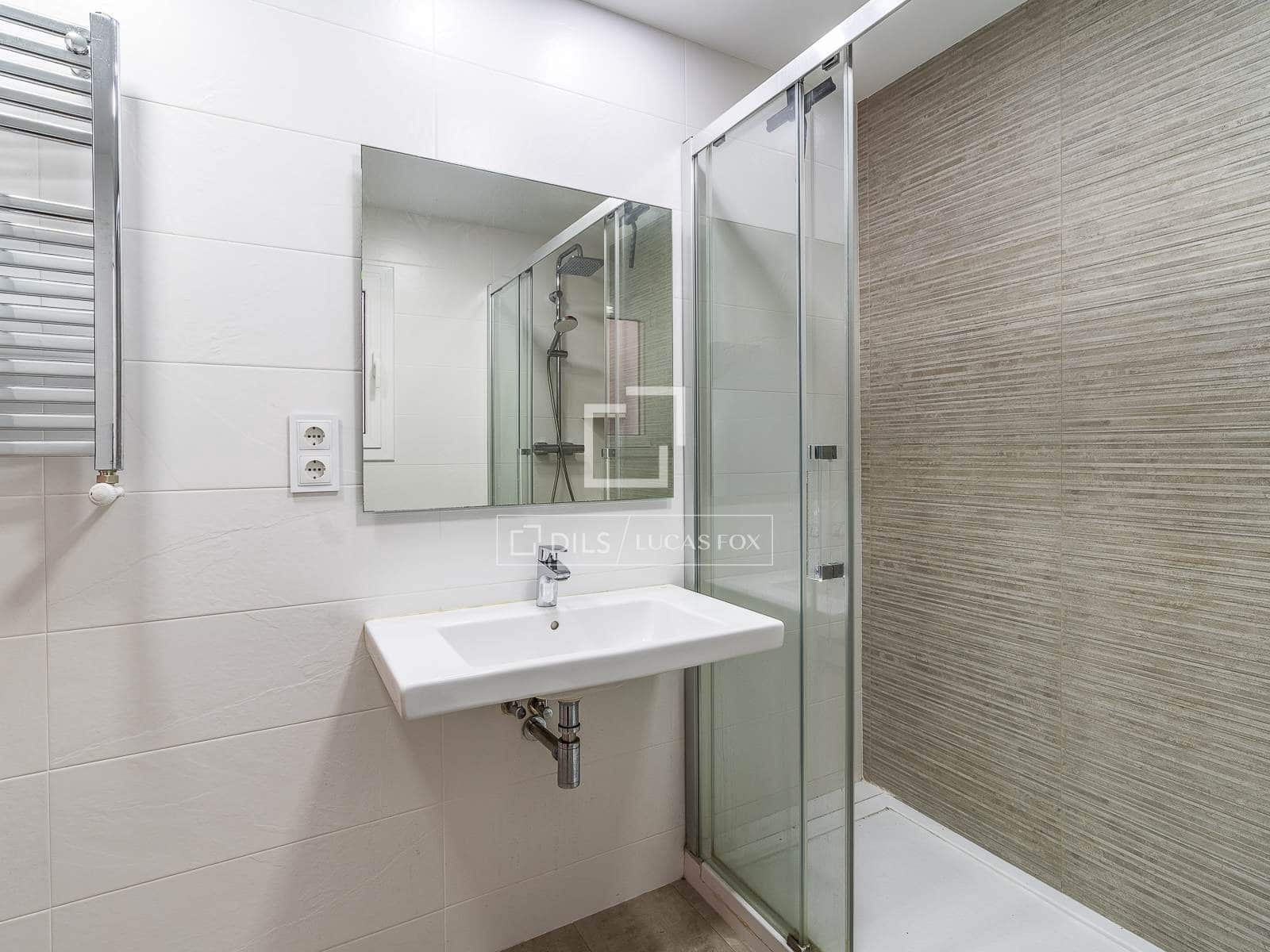 4 bedroom Apartment for sale in Barcelona city - € 585,000 (Ref: 9815006)