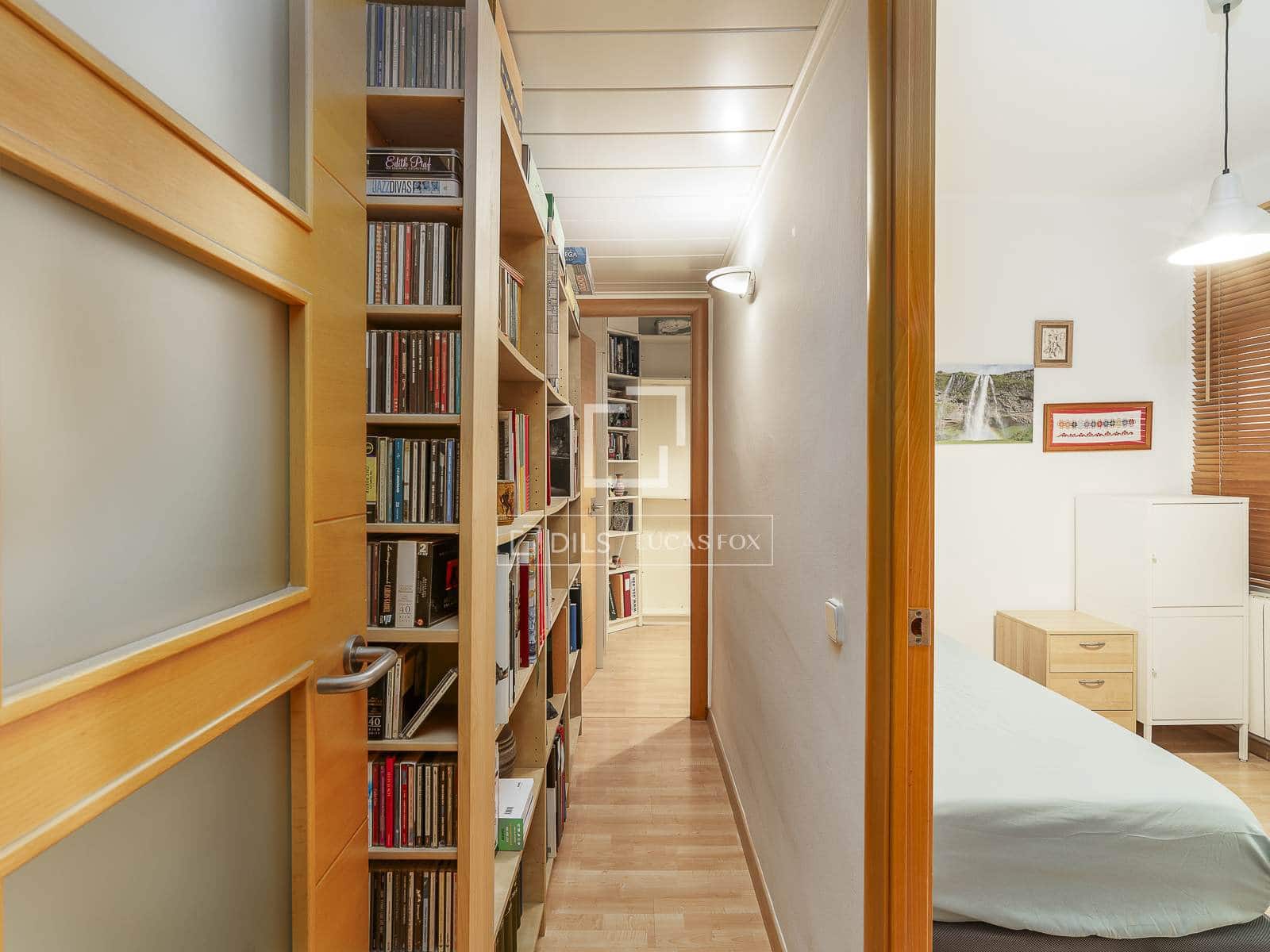 4 bedroom Apartment for sale in Barcelona city - € 585,000 (Ref: 9815006)