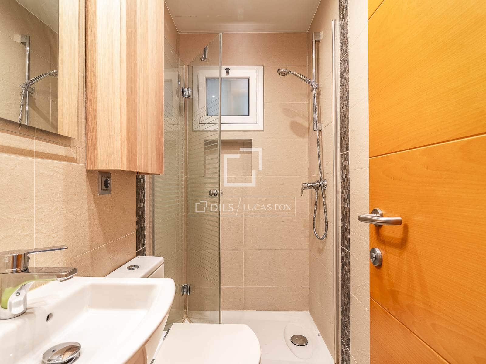 4 bedroom Apartment for sale in Barcelona city - € 585,000 (Ref: 9815006)