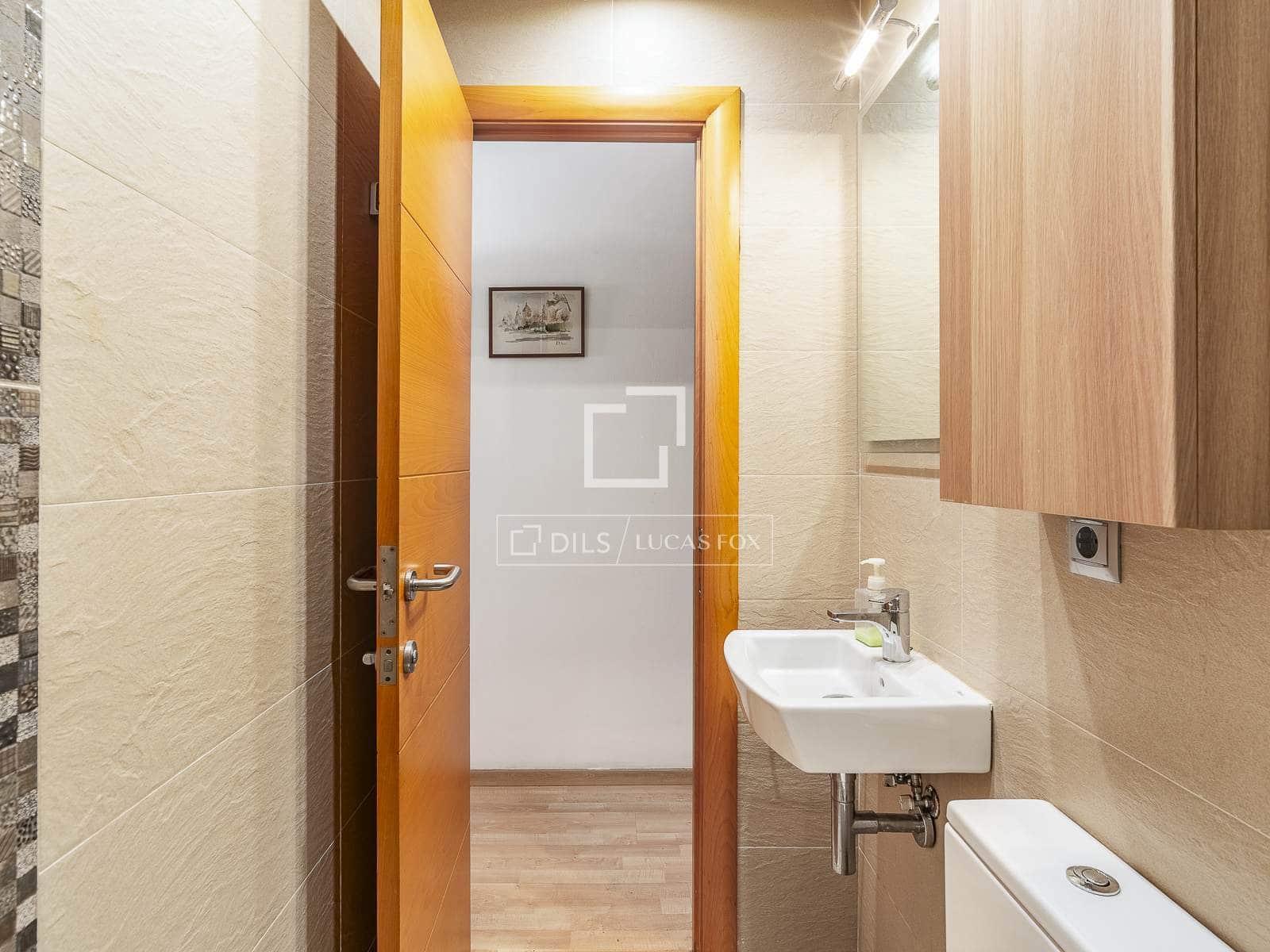4 bedroom Apartment for sale in Barcelona city - € 585,000 (Ref: 9815006)