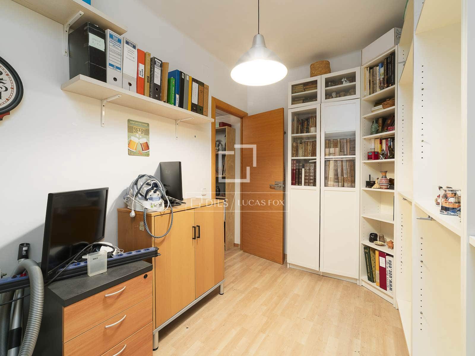 4 bedroom Apartment for sale in Barcelona city - € 585,000 (Ref: 9815006)