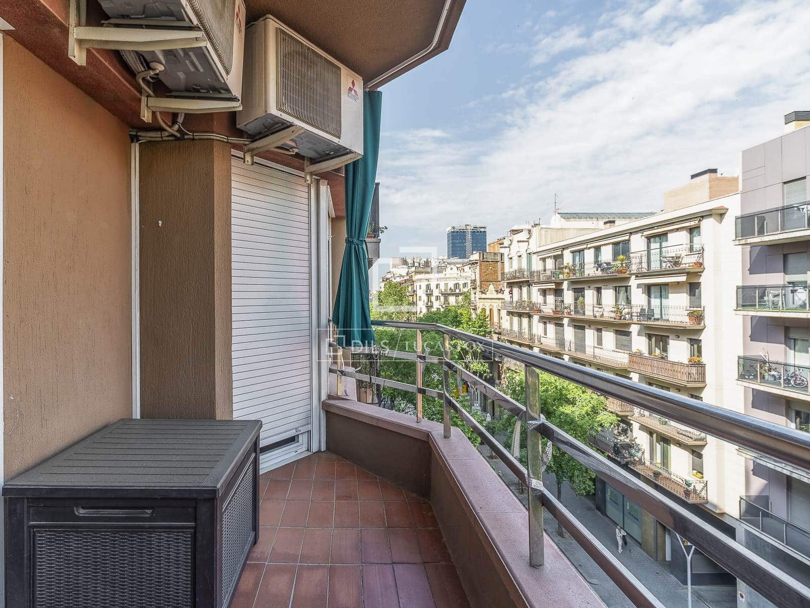 4 bedroom Apartment for sale in Barcelona city - € 585,000 (Ref: 9815006)