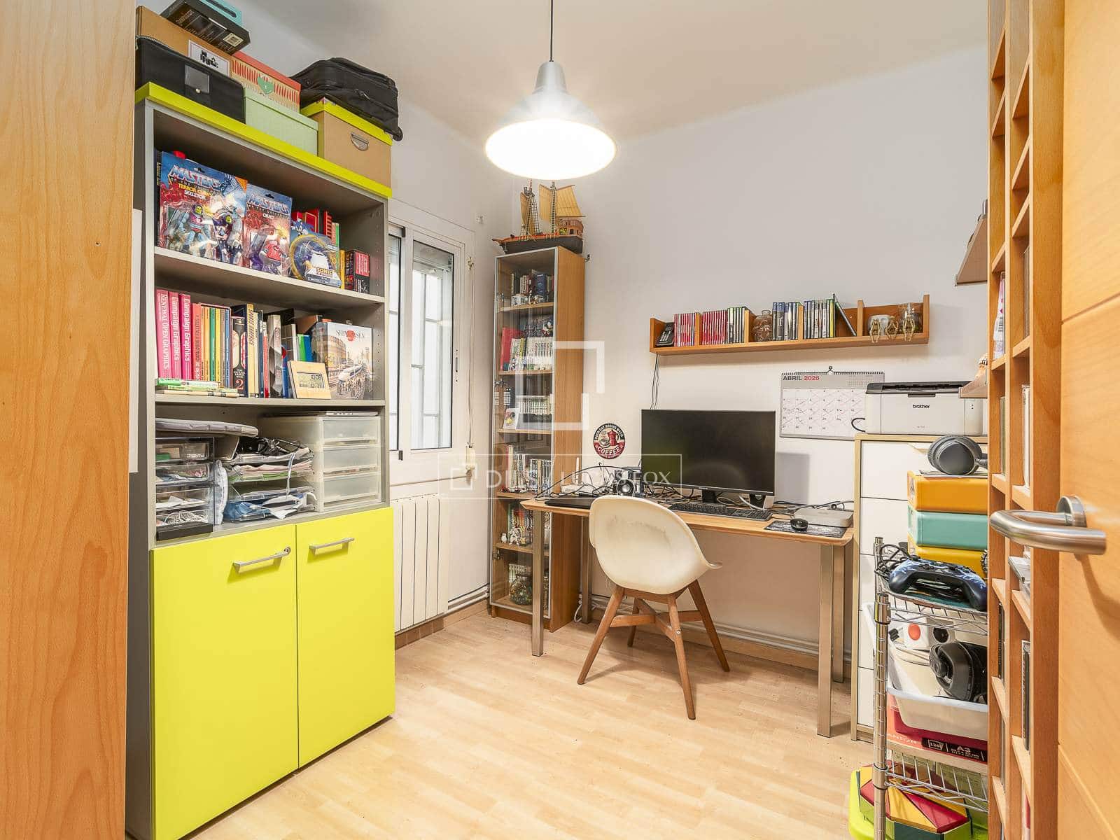 4 bedroom Apartment for sale in Barcelona city - € 585,000 (Ref: 9815006)