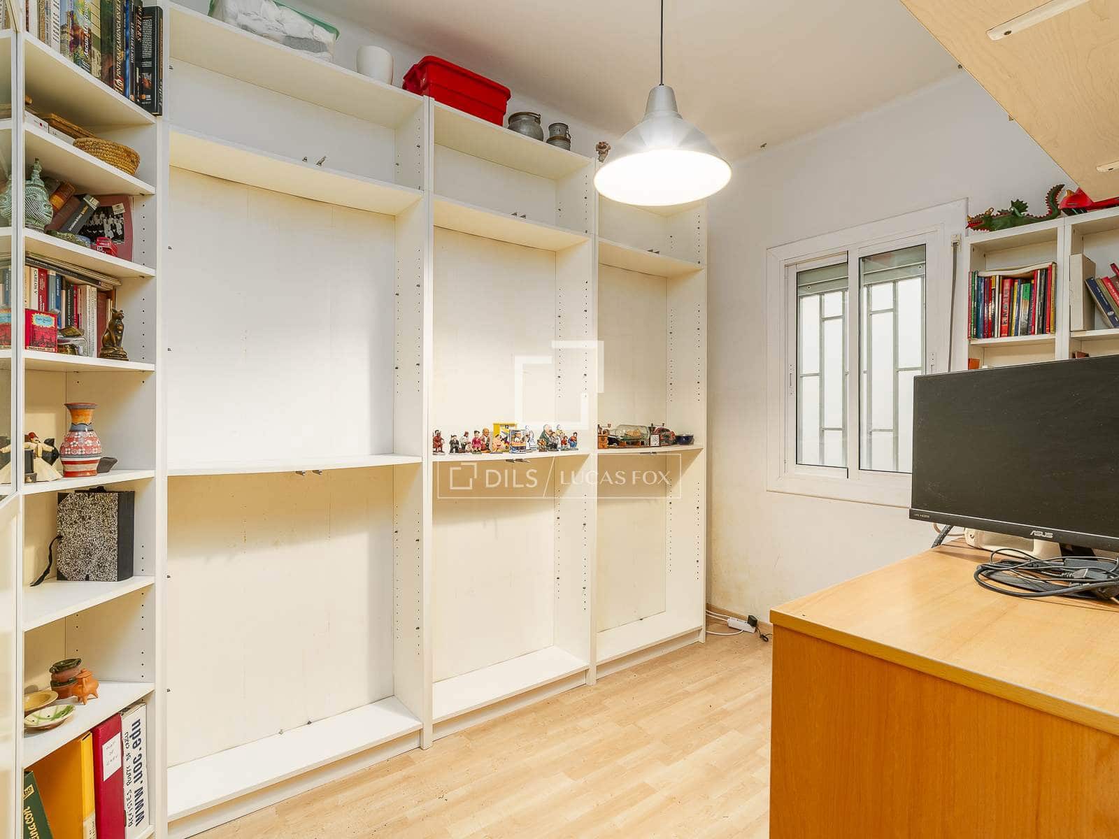 4 bedroom Apartment for sale in Barcelona city - € 585,000 (Ref: 9815006)