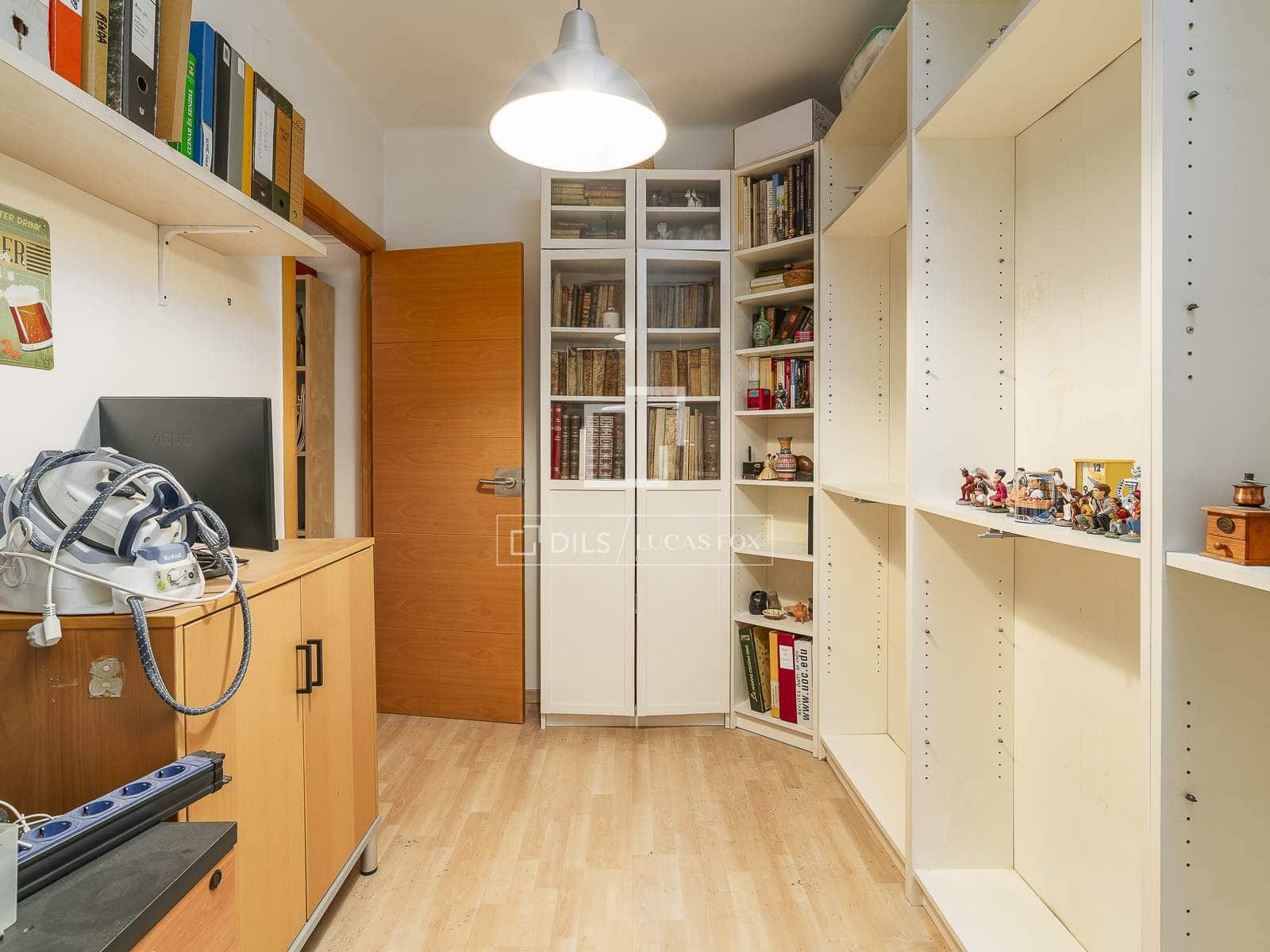 4 bedroom Apartment for sale in Barcelona city - € 585,000 (Ref: 9815006)