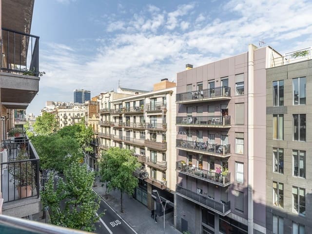 4 bedroom Apartment for sale in Barcelona city - € 585,000 (Ref: 9815006)