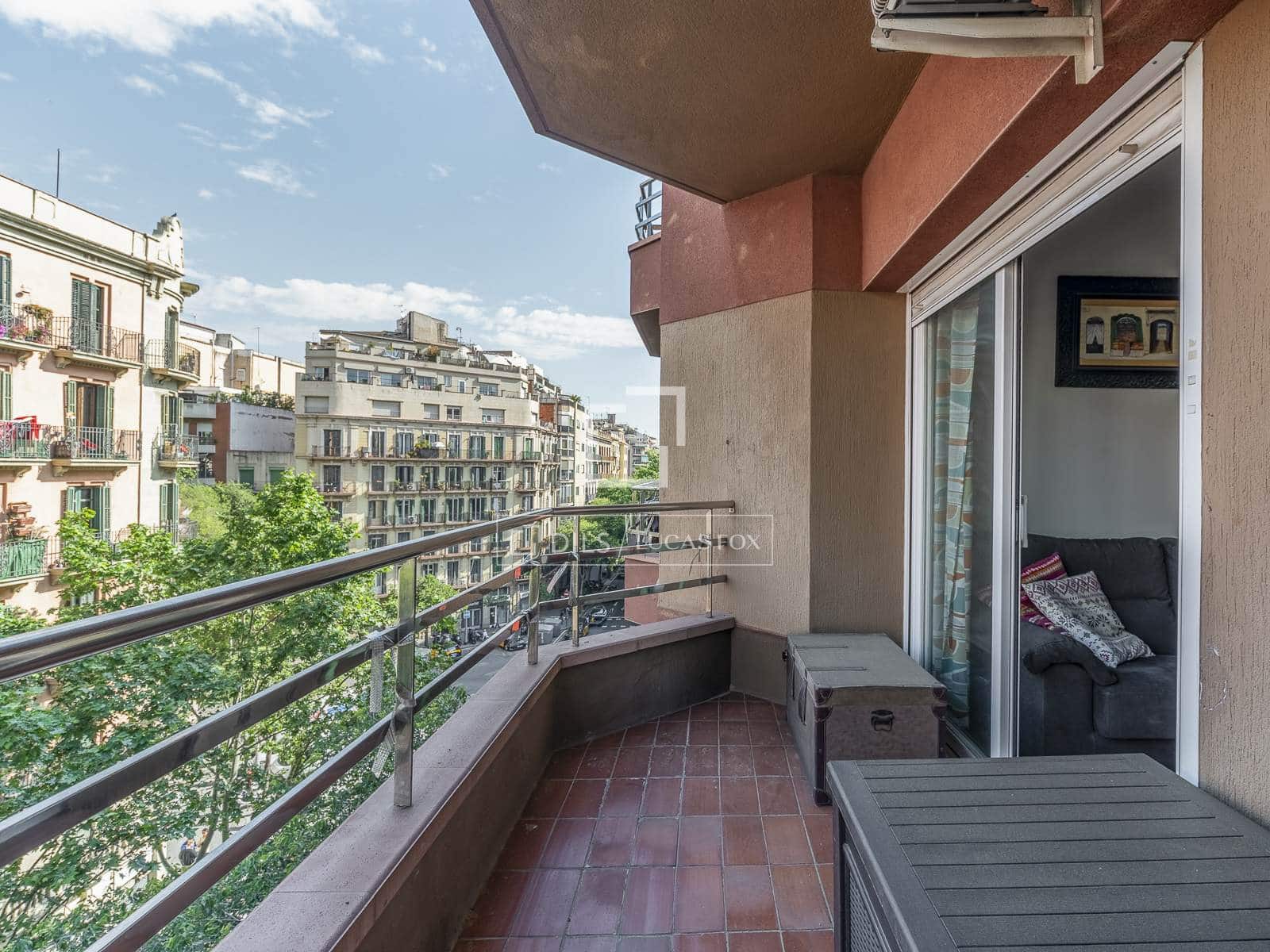 4 bedroom Apartment for sale in Barcelona city - € 585,000 (Ref: 9815006)