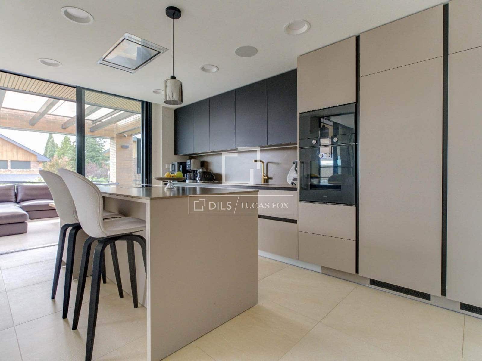 4 Zimmer Villa zu verkaufen in Las Rozas de Madrid mit Pool Garage - 1.890.000 € (Ref: 9815193)