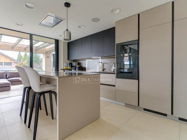 4 Zimmer Villa zu verkaufen in Las Rozas de Madrid mit Pool Garage - 1.890.000 € (Ref: 9815193)