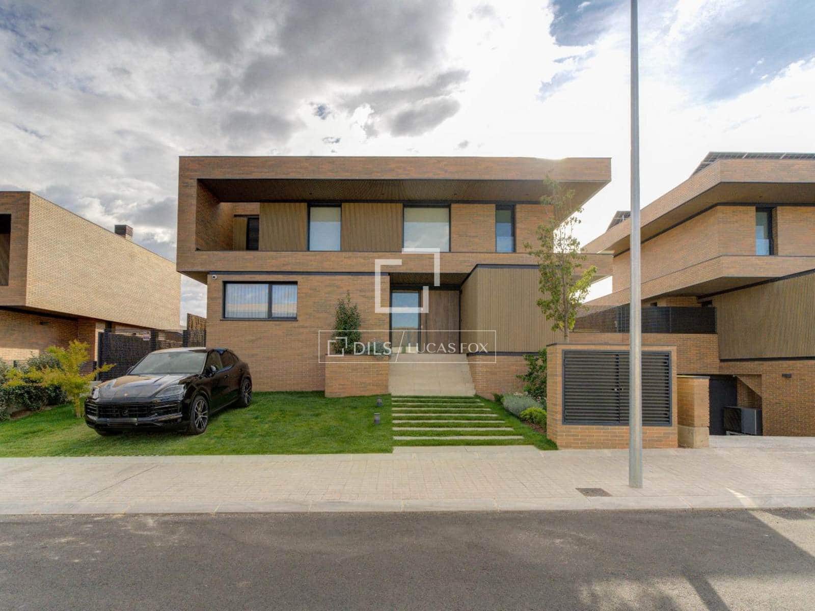 4 Zimmer Villa zu verkaufen in Las Rozas de Madrid mit Pool Garage - 1.890.000 € (Ref: 9815193)