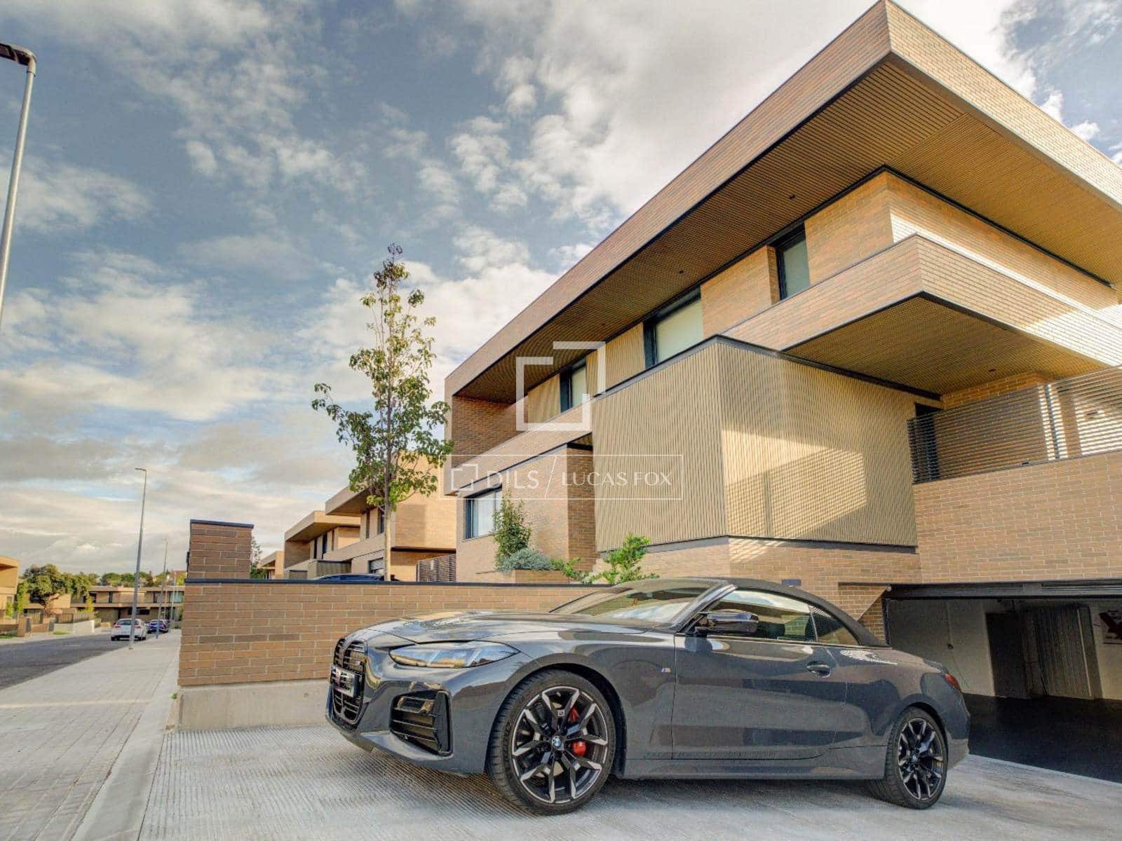 4 Zimmer Villa zu verkaufen in Las Rozas de Madrid mit Pool Garage - 1.890.000 € (Ref: 9815193)