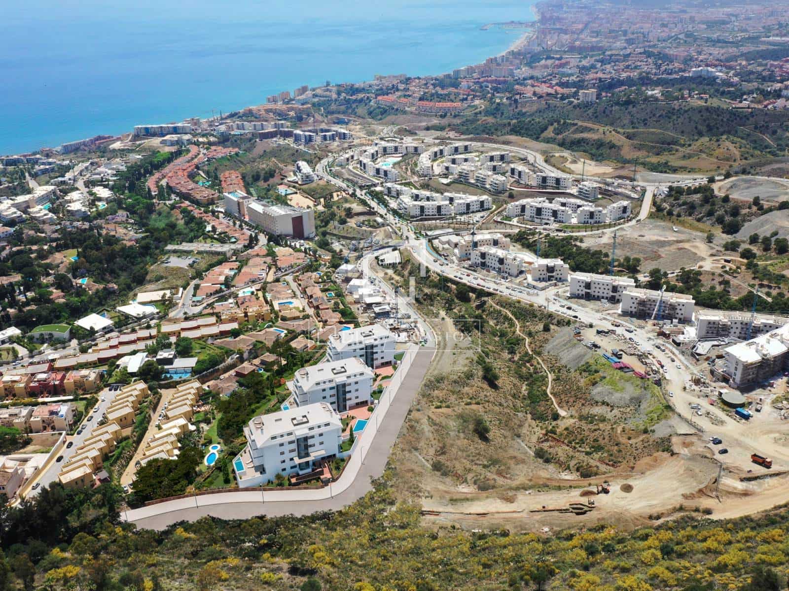 2 bedroom Apartment for sale in Benalmadena with pool garage - € 669,000 (Ref: 9816114)