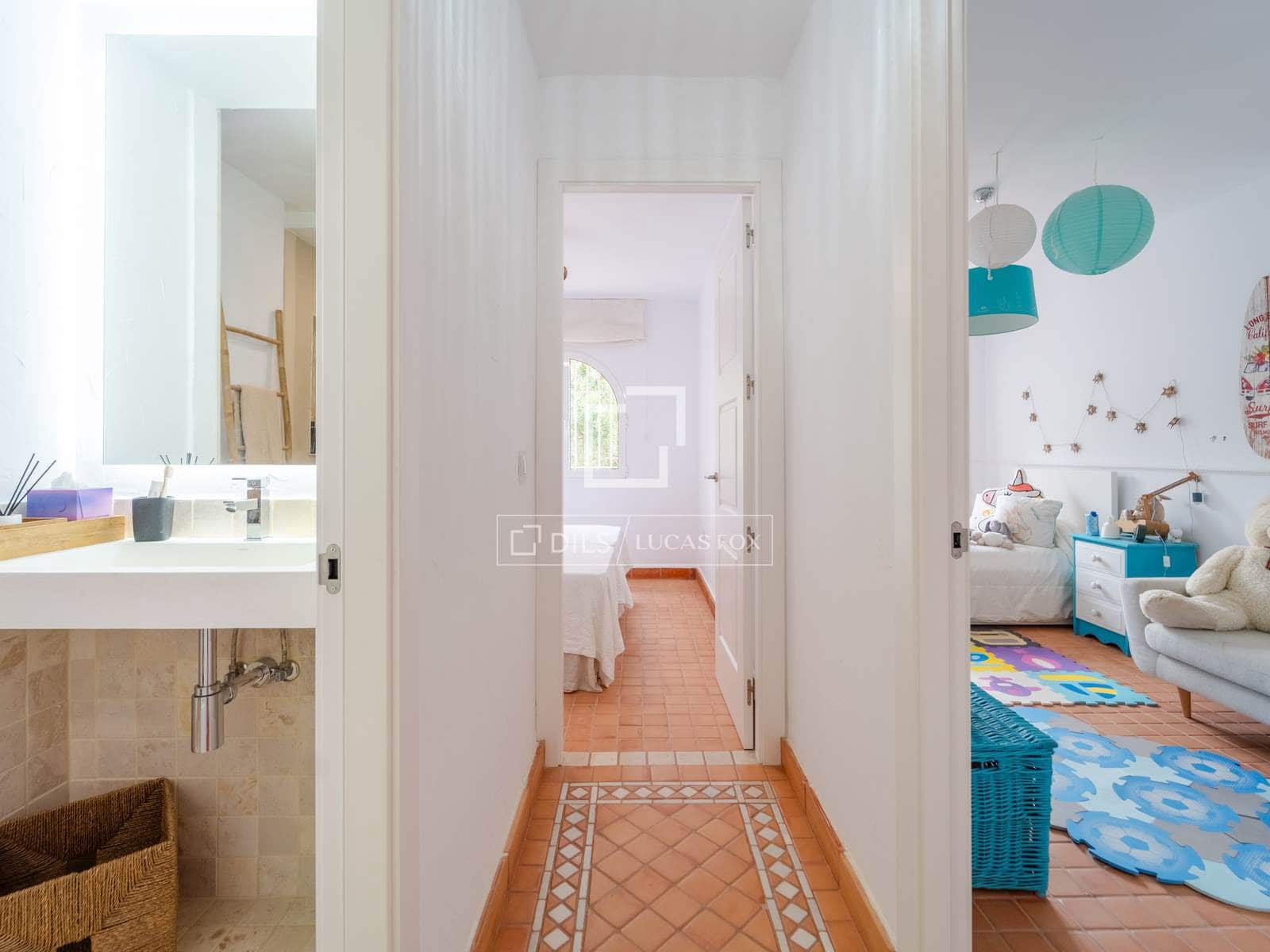 4 soveværelse Villa til leje i Riba-roja de Turia med swimmingpool garage - € 4.400 (Ref: 9816116)