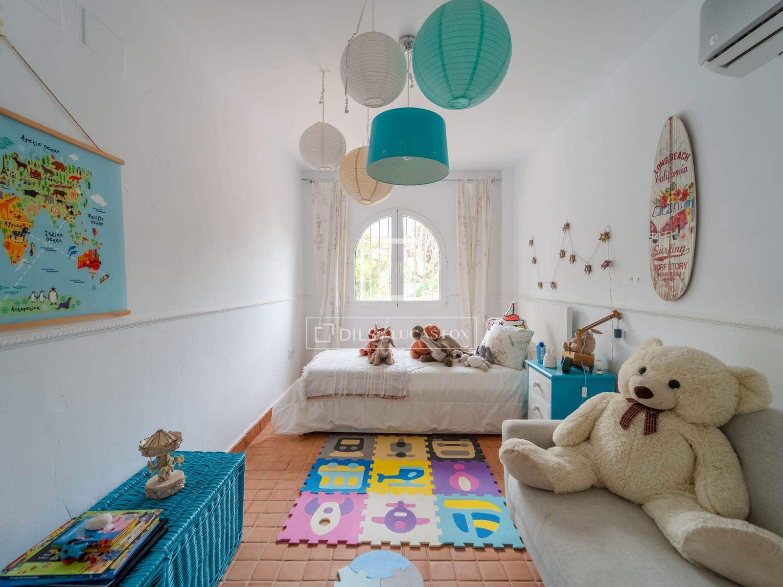4 soveværelse Villa til leje i Riba-roja de Turia med swimmingpool garage - € 4.400 (Ref: 9816116)
