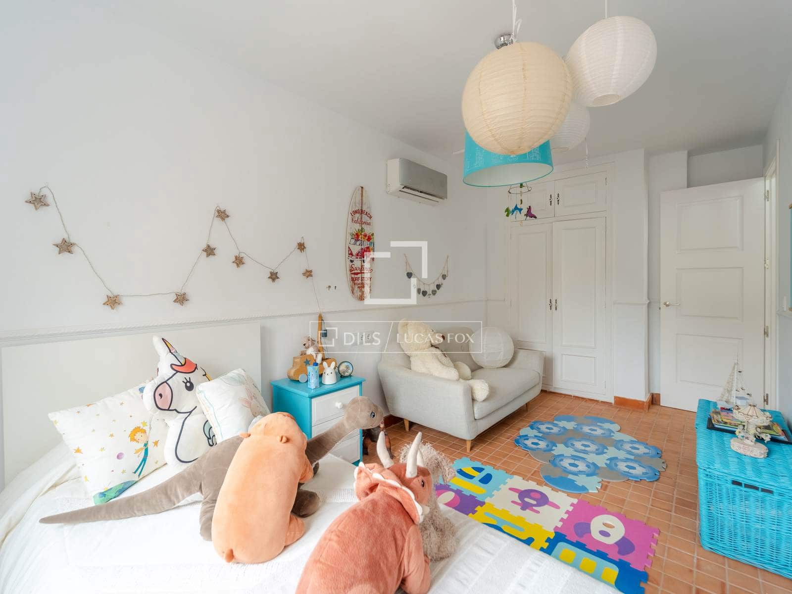 4 soveværelse Villa til leje i Riba-roja de Turia med swimmingpool garage - € 4.400 (Ref: 9816116)