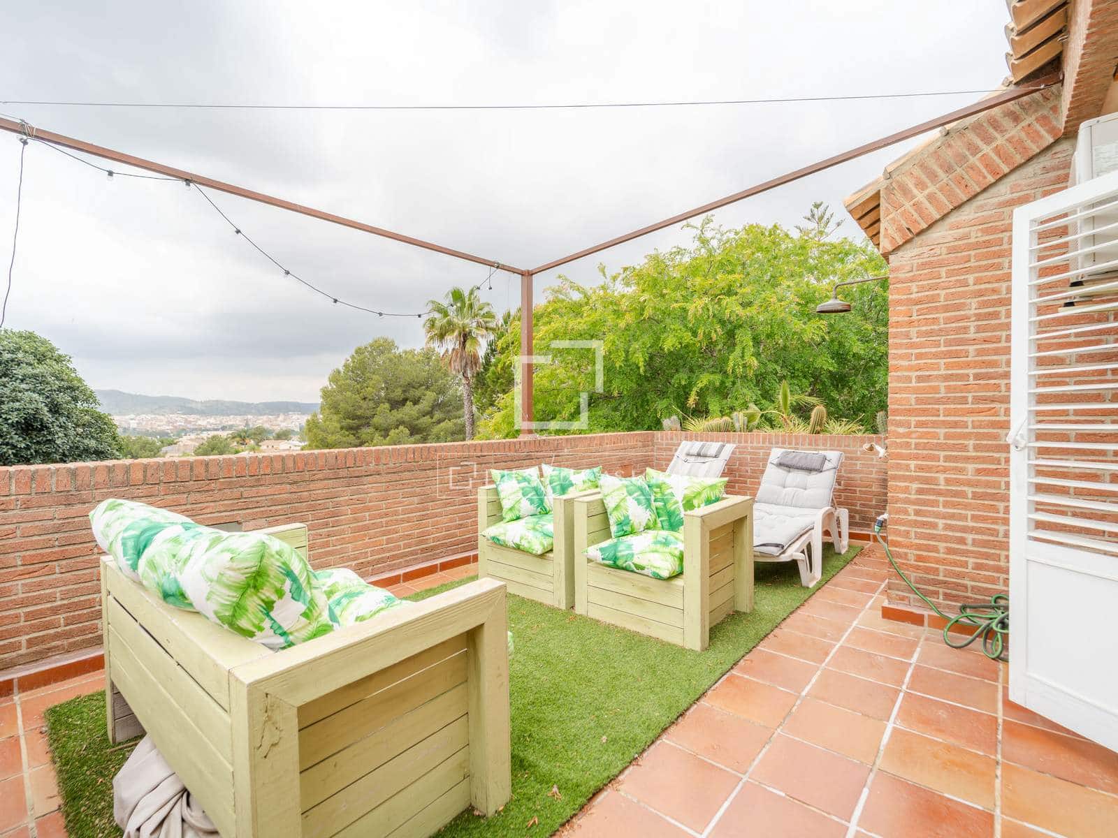 4 soveværelse Villa til leje i Riba-roja de Turia med swimmingpool garage - € 4.400 (Ref: 9816116)