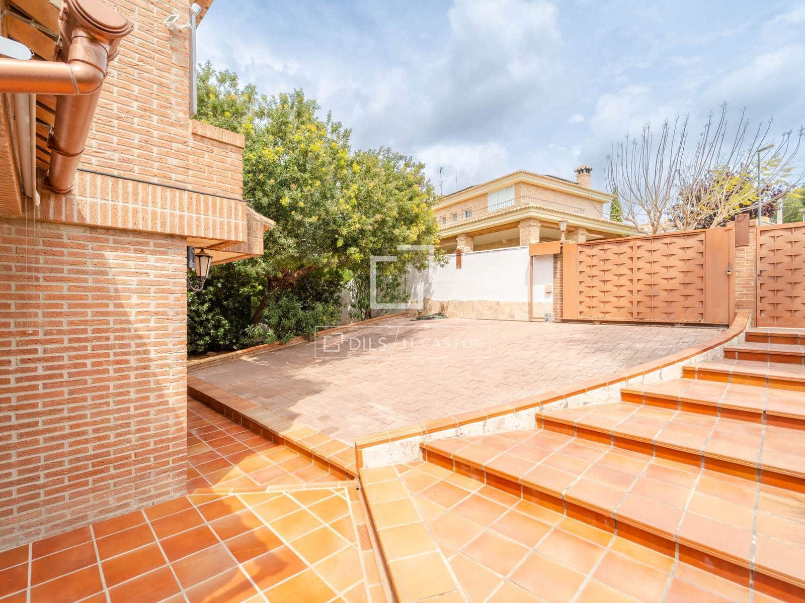 4 soveværelse Villa til leje i Riba-roja de Turia med swimmingpool garage - € 4.400 (Ref: 9816116)
