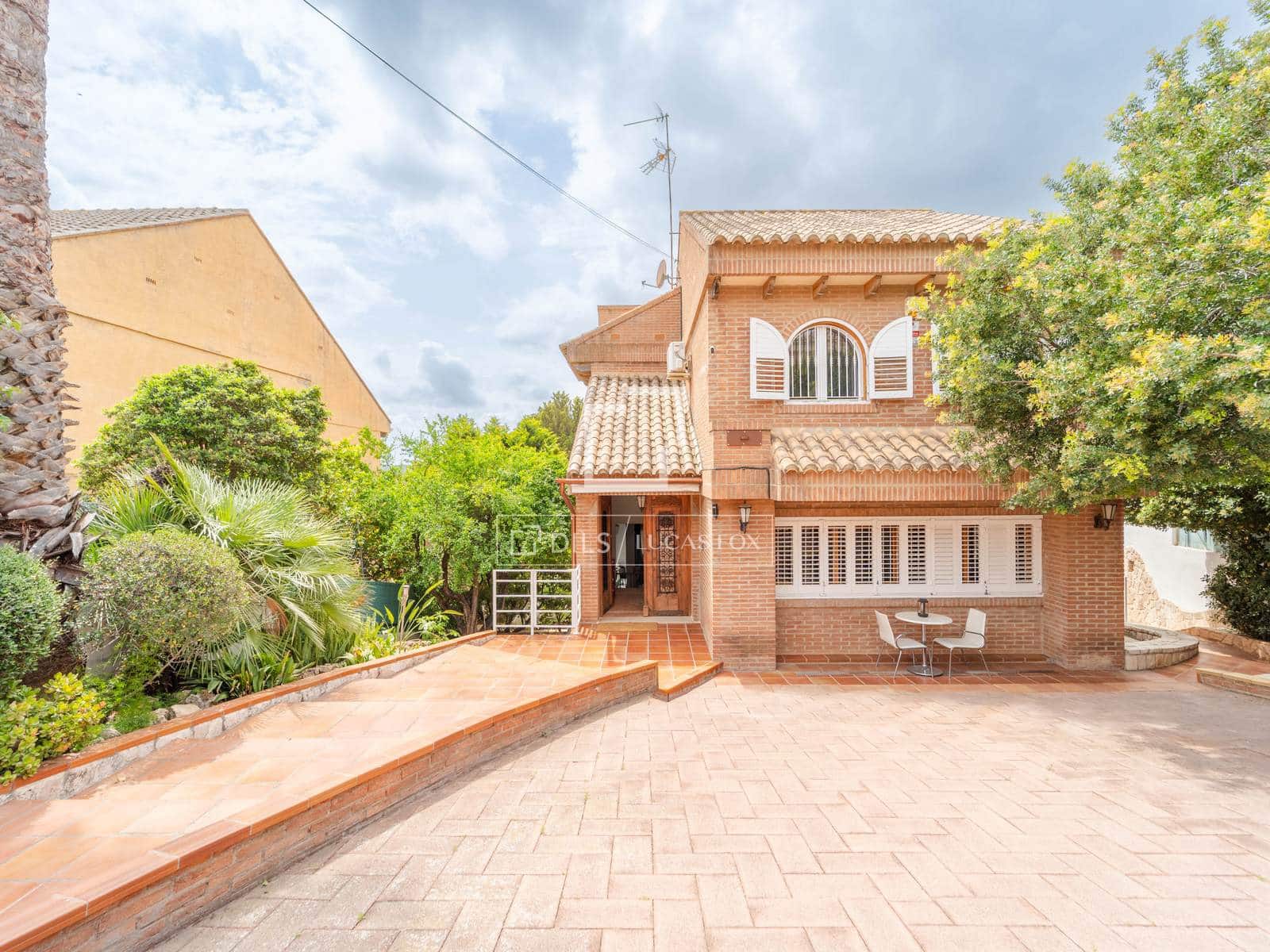 4 soveværelse Villa til leje i Riba-roja de Turia med swimmingpool garage - € 4.400 (Ref: 9816116)