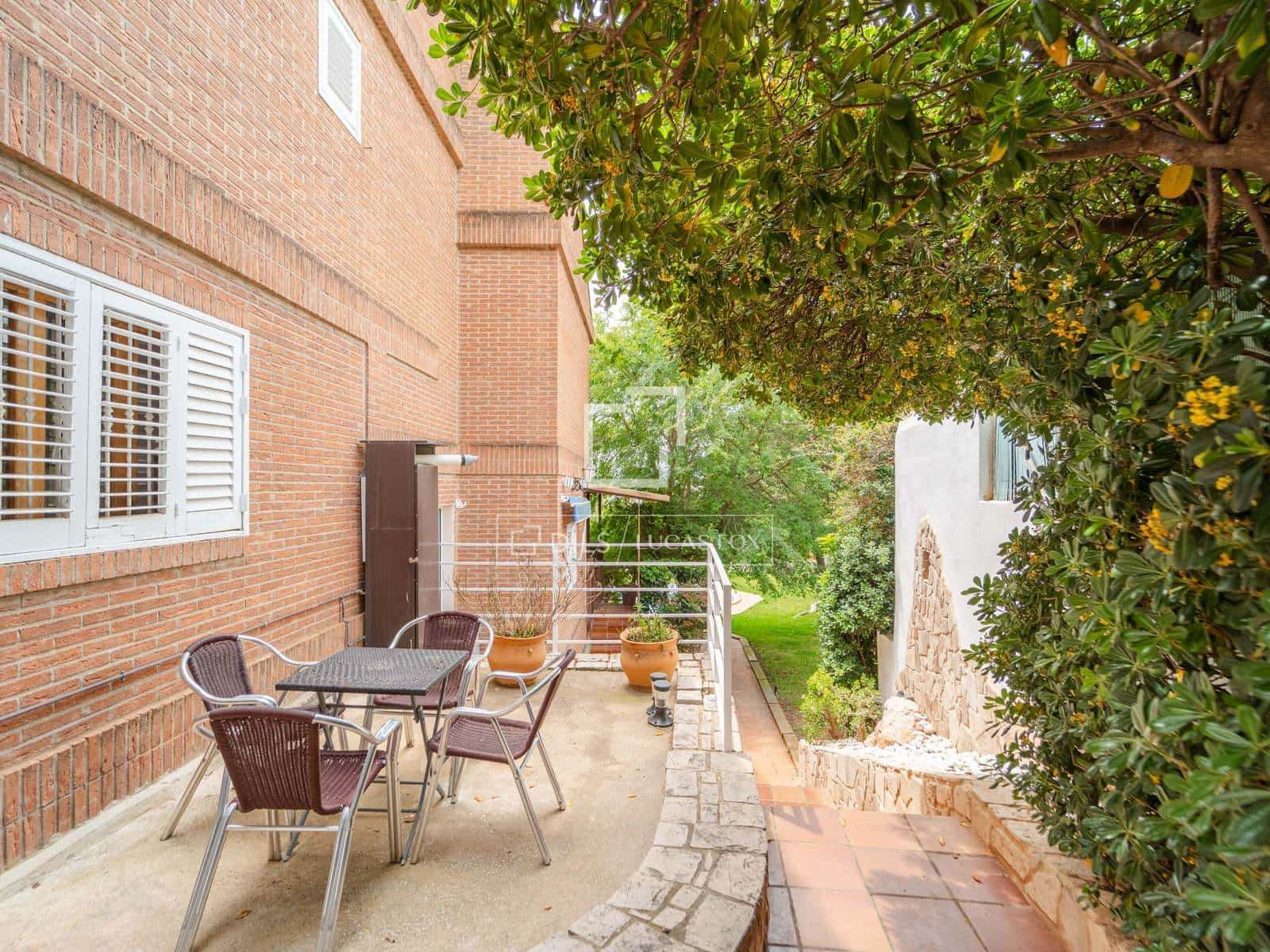 4 soveværelse Villa til leje i Riba-roja de Turia med swimmingpool garage - € 4.400 (Ref: 9816116)