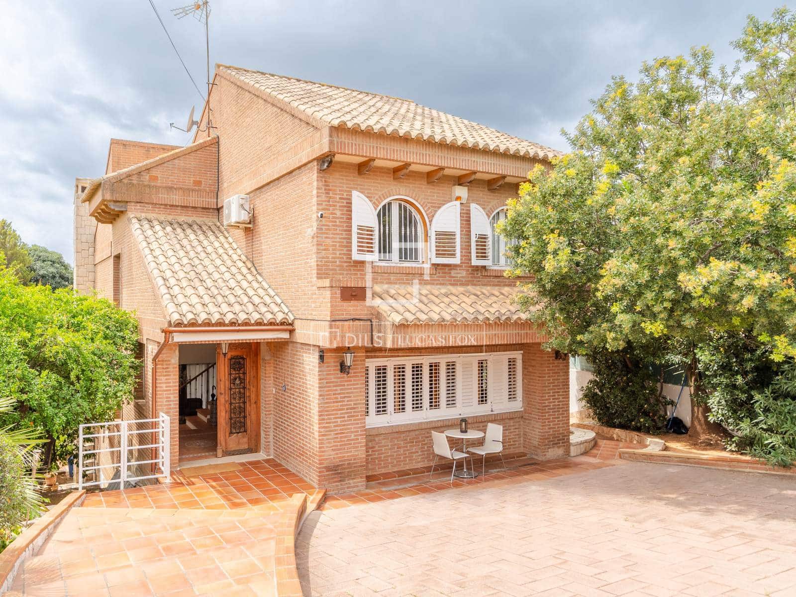 4 soveværelse Villa til leje i Riba-roja de Turia med swimmingpool garage - € 4.400 (Ref: 9816116)