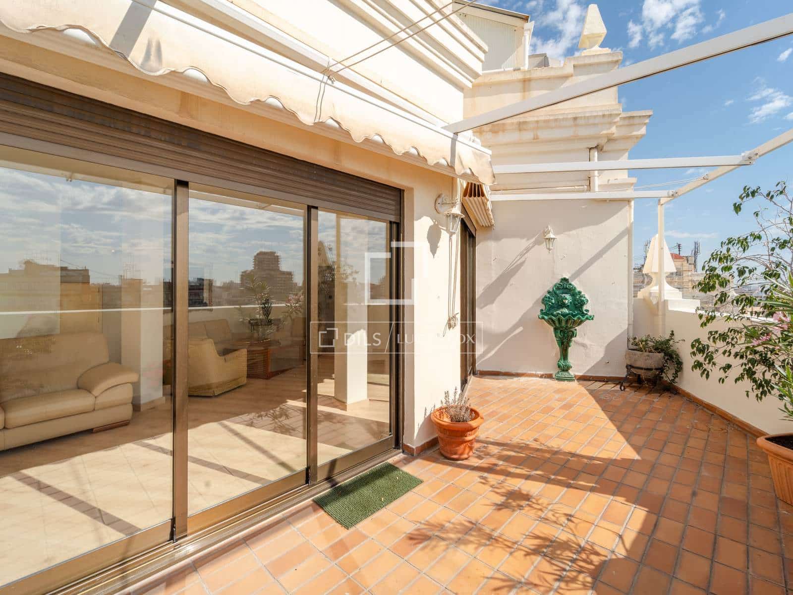 3 slaapkamer Penthouse te huur in Valencia stad - € 3.800 (Ref: 9819154)