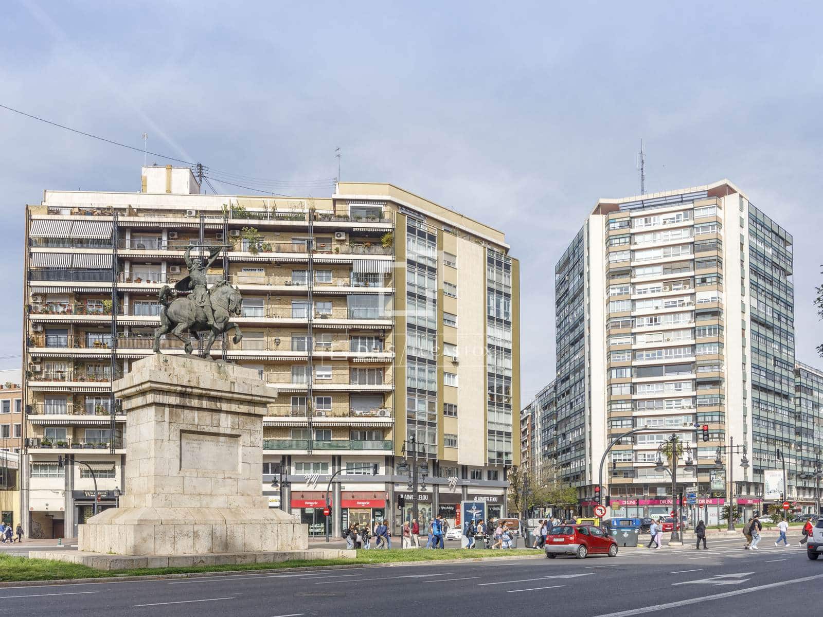 3 slaapkamer Penthouse te huur in Valencia stad - € 3.800 (Ref: 9819154)