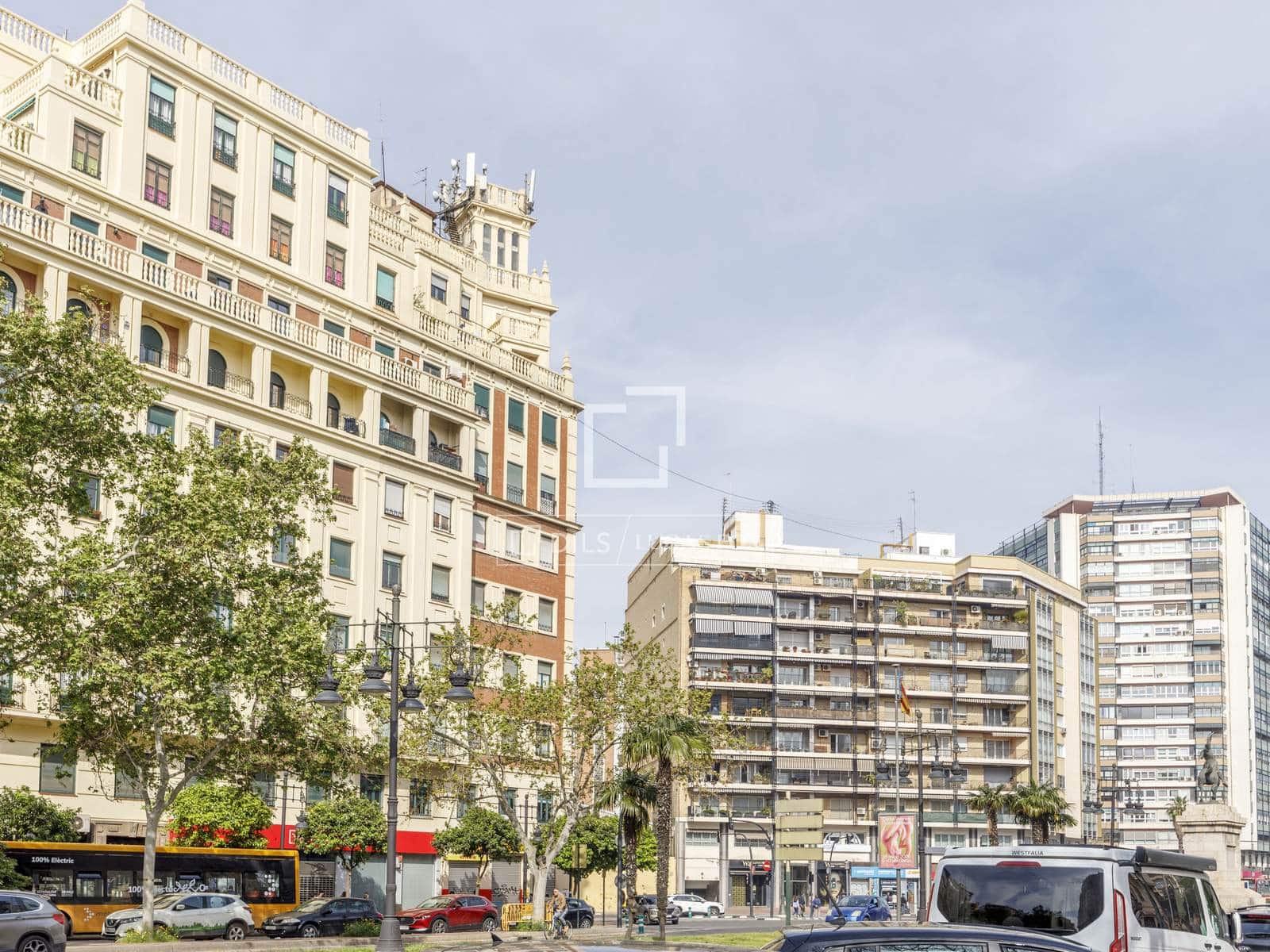 3 slaapkamer Penthouse te huur in Valencia stad - € 3.800 (Ref: 9819154)