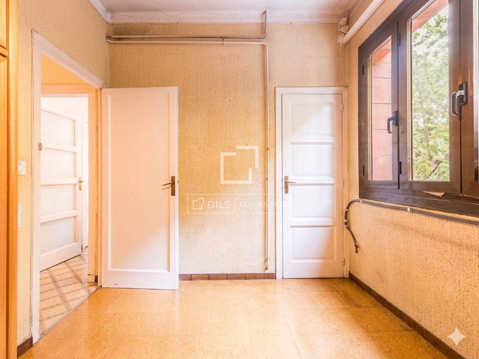Apartamento de 6 habitaciones en Barcelona ciudad en venta - 950.000 € (Ref: 9819299)