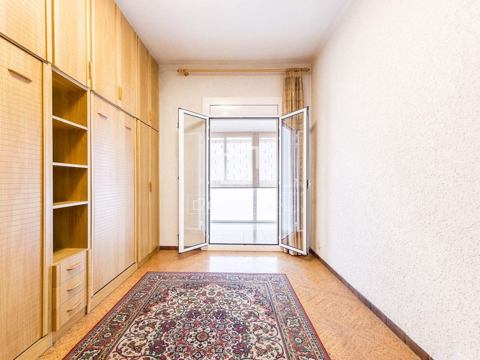 Apartamento de 6 habitaciones en Barcelona ciudad en venta - 950.000 € (Ref: 9819299)