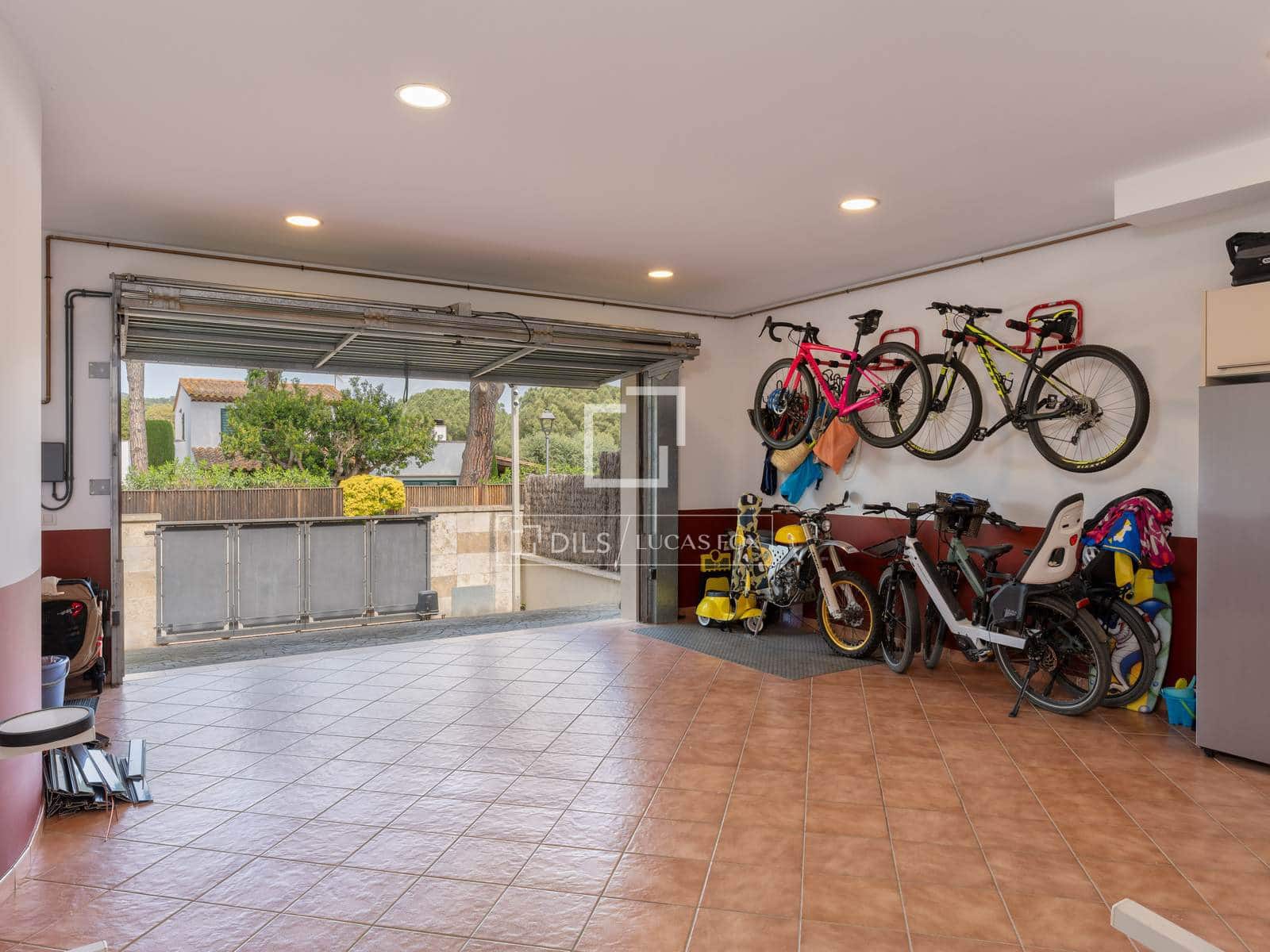 5 slaapkamer Villa te koop in Mont-ras met zwembad garage - € 1.275.000 (Ref: 9819300)